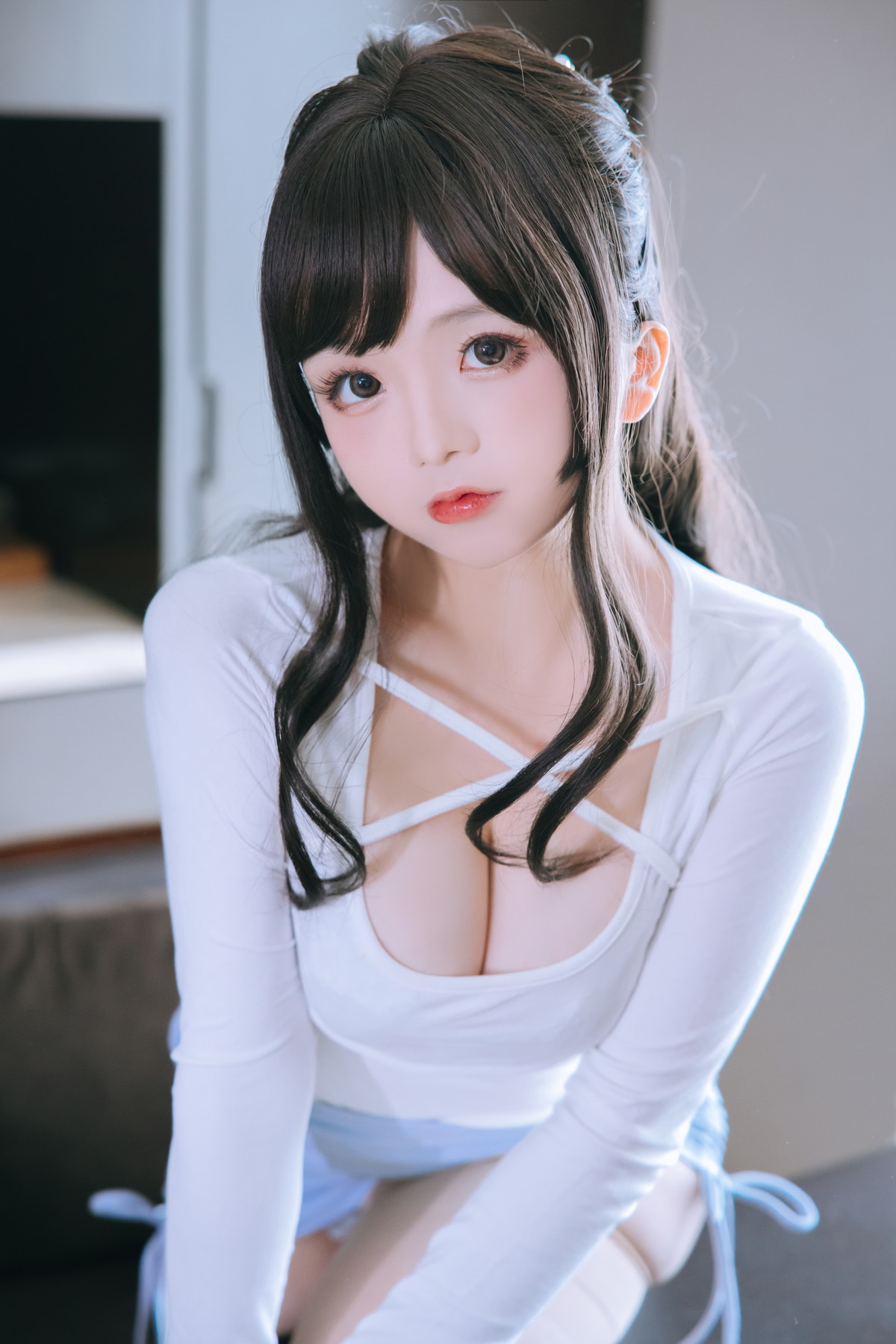 Xgyw.Net_Cosplay美女日奈娇私人秘书主题性感白上衣配蓝短裙肉丝吊袜秀丰满身材诱惑写真105P