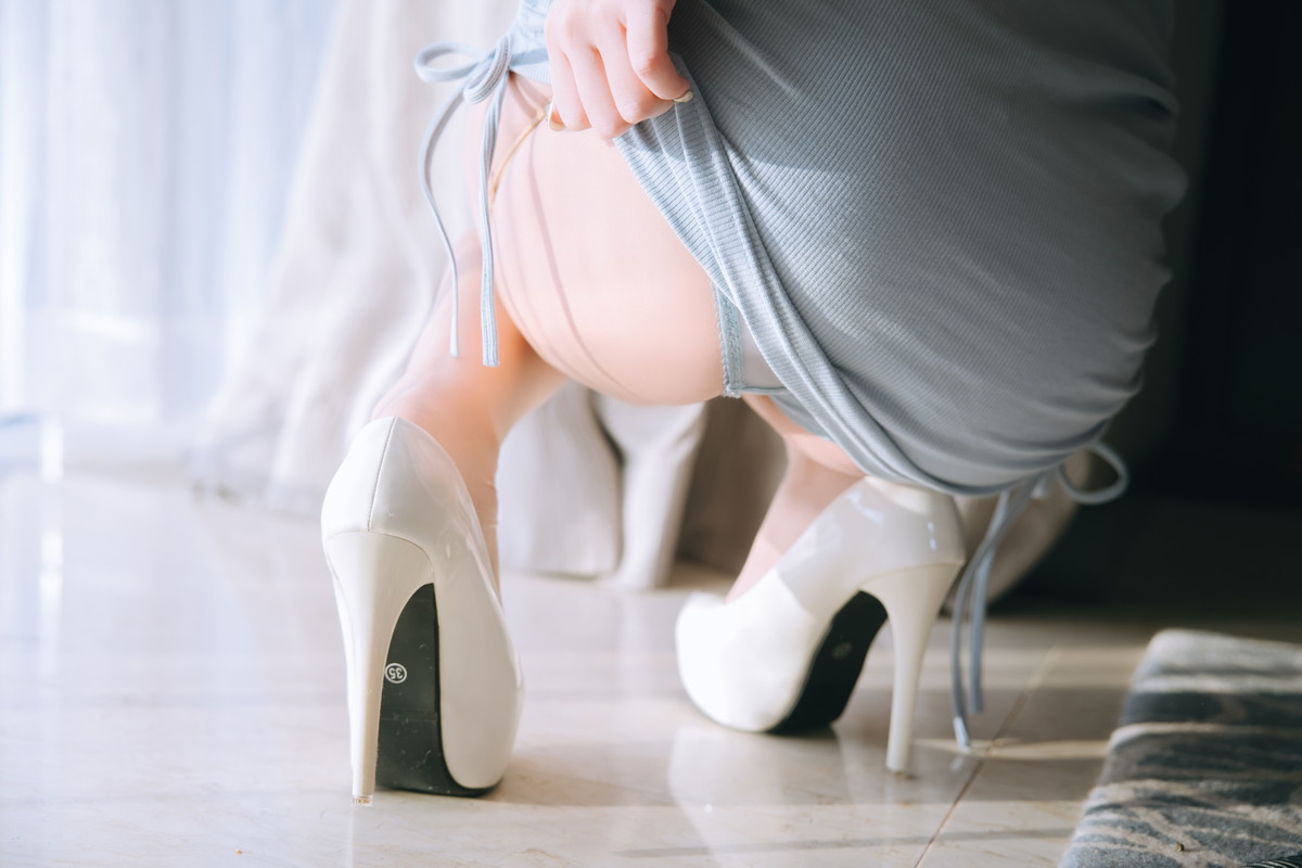 Xgyw.Net_Cosplay美女日奈娇私人秘书主题性感白上衣配蓝短裙肉丝吊袜秀丰满身材诱惑写真105P