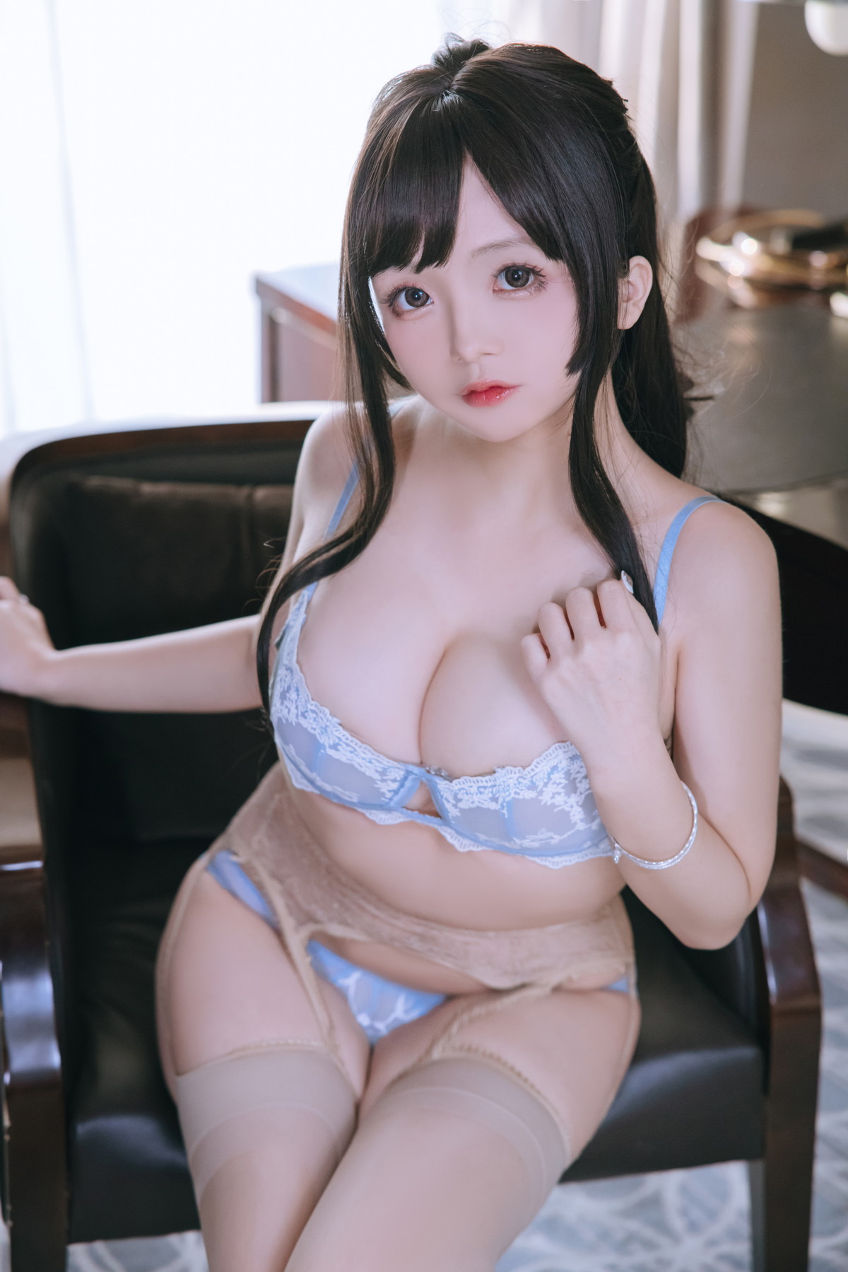 Xgyw.Net_Cosplay美女日奈娇私人秘书主题性感白上衣配蓝短裙肉丝吊袜秀丰满身材诱惑写真105P