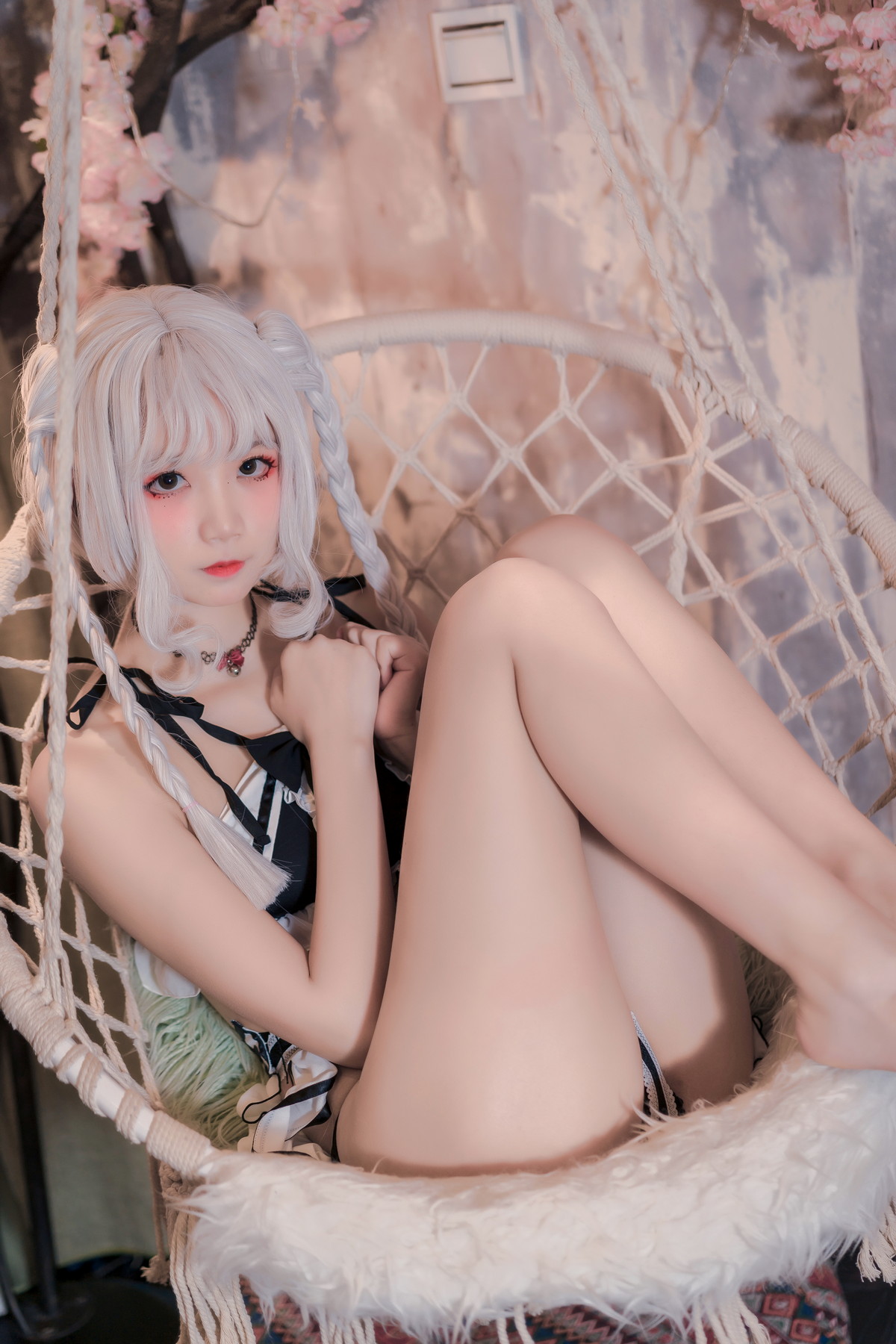 Xgyw.Net_清纯少女五更百鬼圣女吊带黑丝主题私房性感黑色蕾丝内衣配魅惑黑丝迷人写真60P