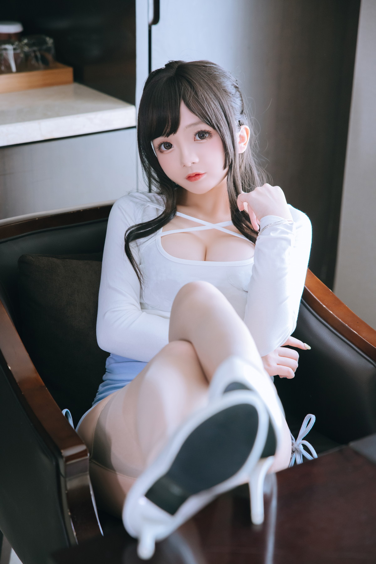 Xgyw.Net_Cosplay美女日奈娇私人秘书主题性感白上衣配蓝短裙肉丝吊袜秀丰满身材诱惑写真105P
