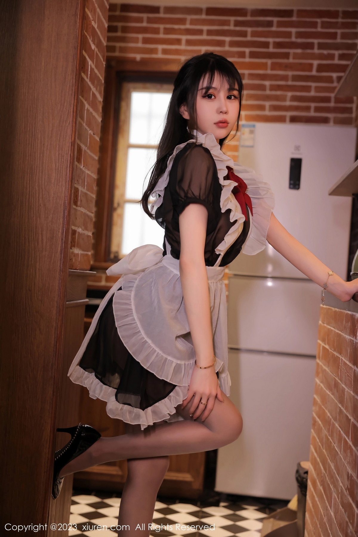 Xgyw.Net_XiuRen第6310期_模特tina_甜仔性感真空女仆装配超薄灰丝袜秀凹凸身材诱惑写真62P