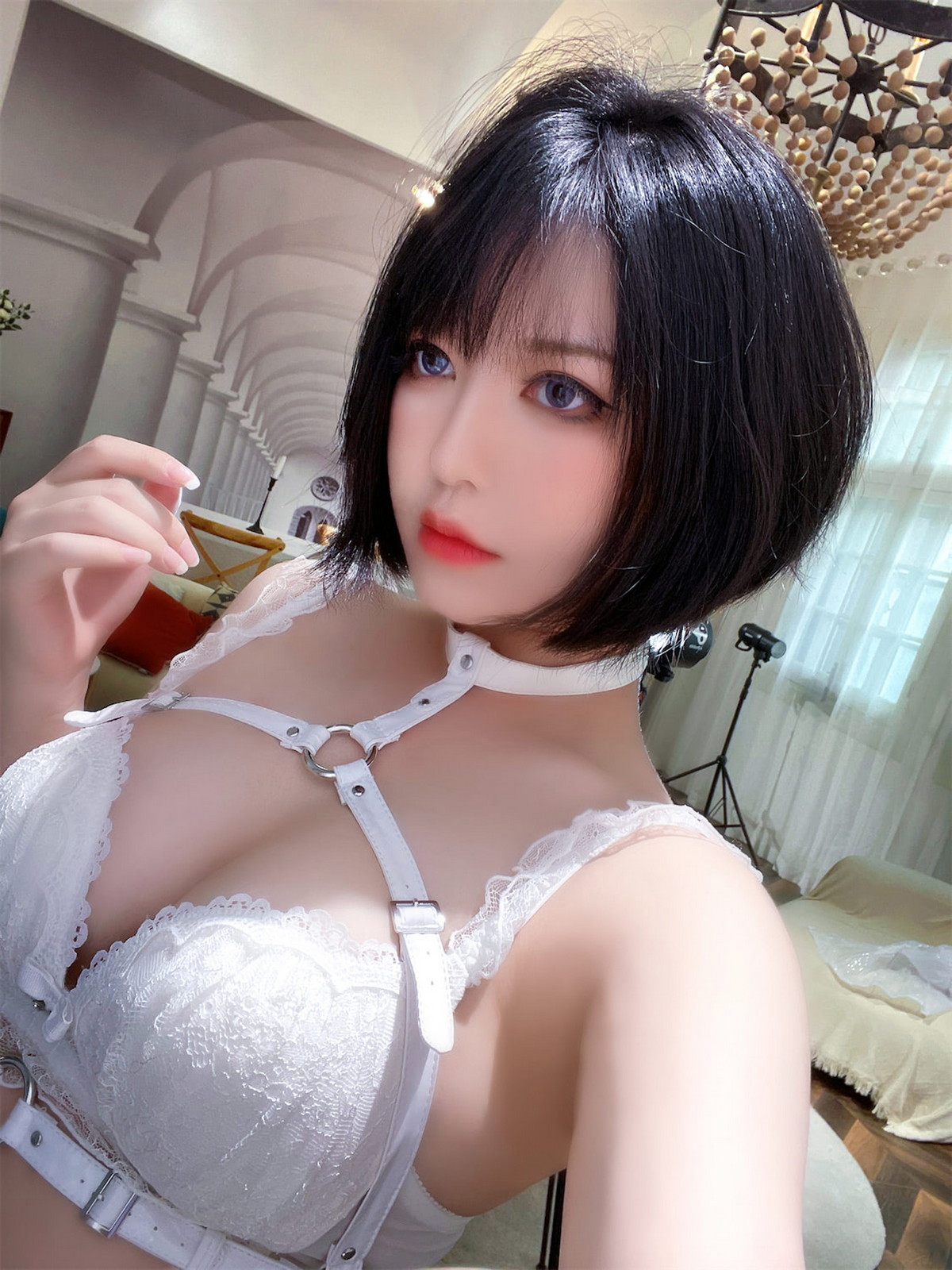 Xgyw.Net_网络美女索索半半子纯白主题私房性感白色蕾丝情趣内衣配白丝袜迷人诱惑写真45P