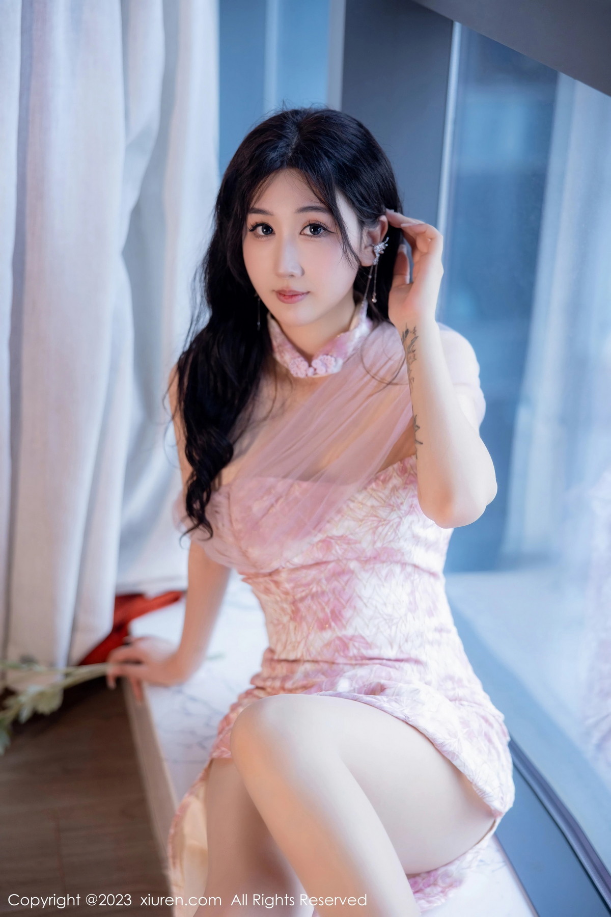 Xgyw.Net_XiuRen第6313期_模特江真真性感粉色露肩连衣短裙配超薄无内肉丝惹火诱惑写真76P