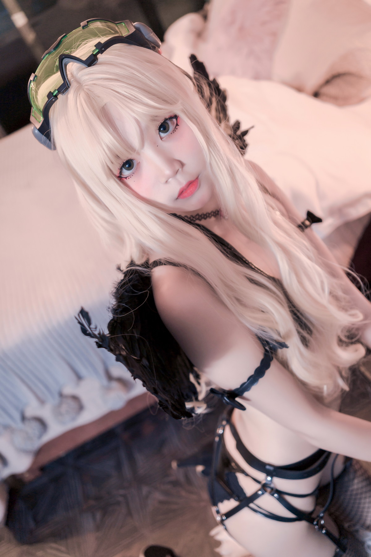 Xgyw.Net_清纯少女五更百鬼圣女吊带黑丝主题私房性感黑色蕾丝内衣配魅惑黑丝迷人写真60P