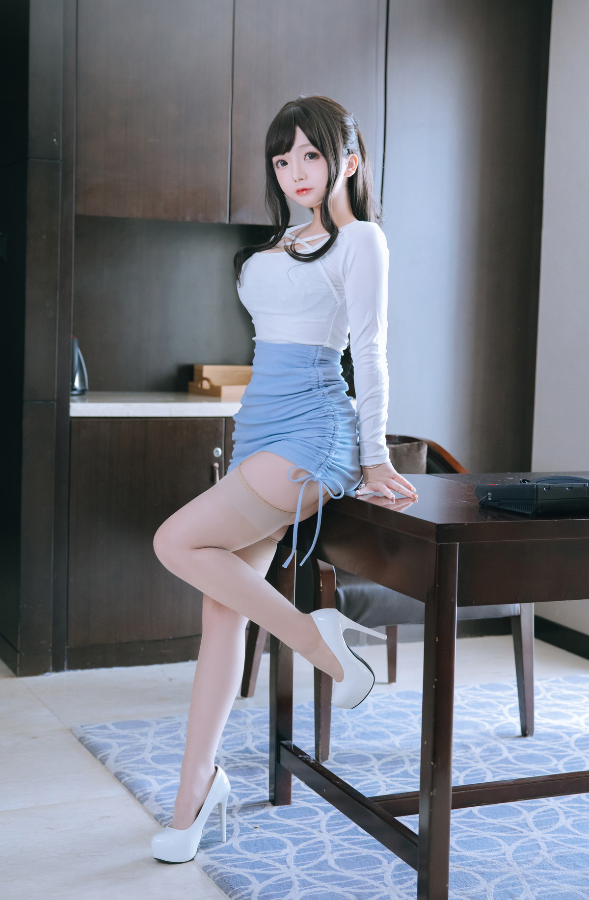 Xgyw.Net_Cosplay美女日奈娇私人秘书主题性感白上衣配蓝短裙肉丝吊袜秀丰满身材诱惑写真105P