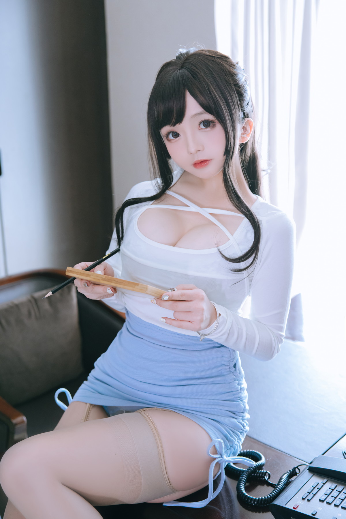 Xgyw.Net_Cosplay美女日奈娇私人秘书主题性感白上衣配蓝短裙肉丝吊袜秀丰满身材诱惑写真105P