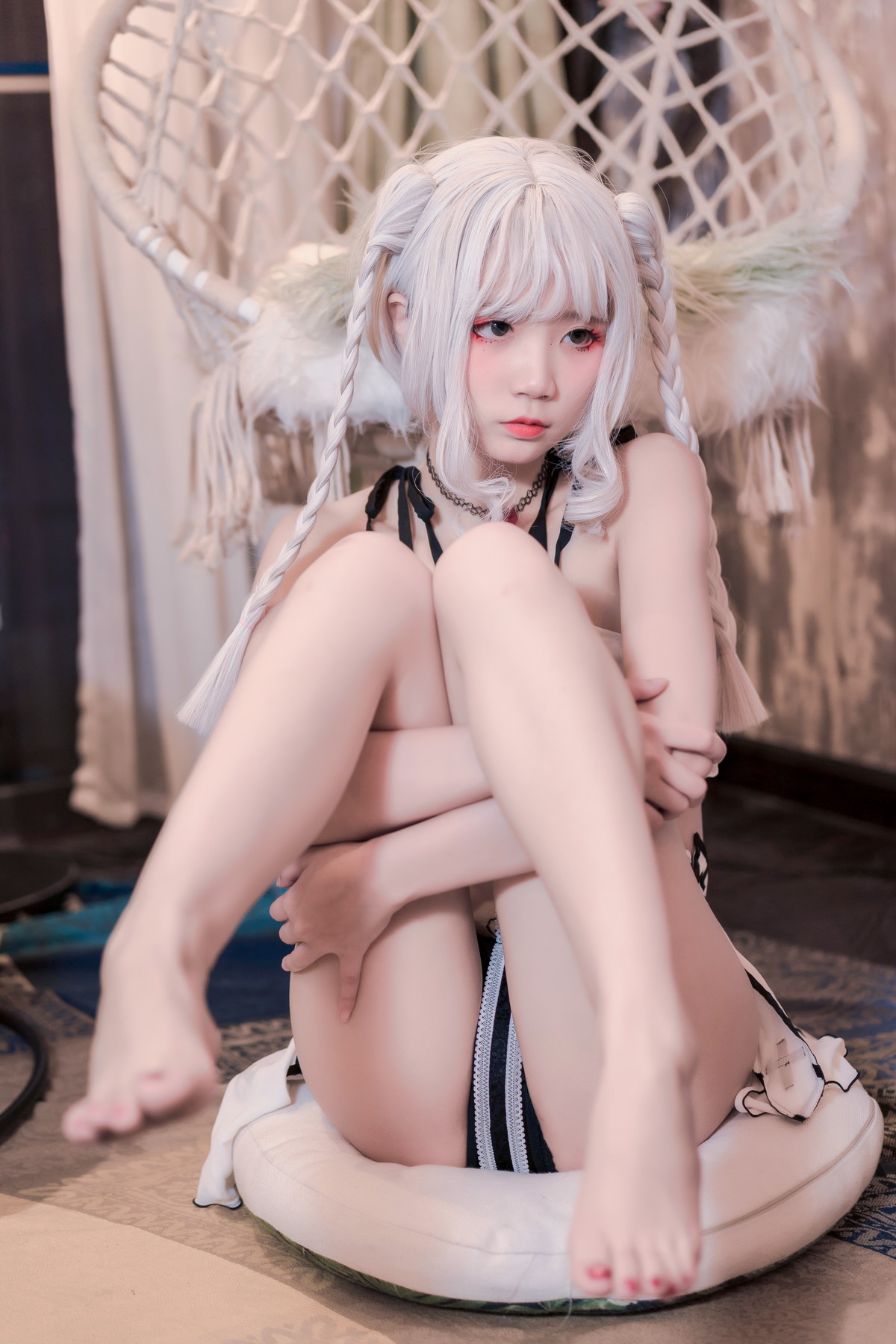 Xgyw.Net_清纯少女五更百鬼圣女吊带黑丝主题私房性感黑色蕾丝内衣配魅惑黑丝迷人写真60P
