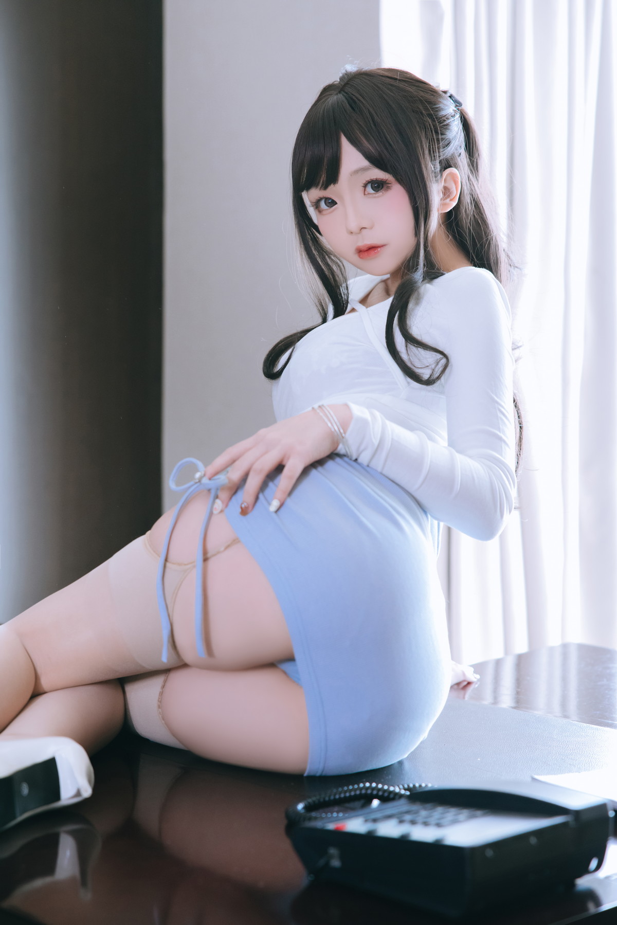 Xgyw.Net_Cosplay美女日奈娇私人秘书主题性感白上衣配蓝短裙肉丝吊袜秀丰满身材诱惑写真105P