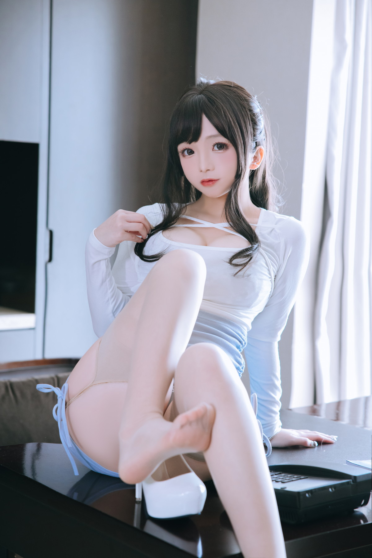 Xgyw.Net_Cosplay美女日奈娇私人秘书主题性感白上衣配蓝短裙肉丝吊袜秀丰满身材诱惑写真105P
