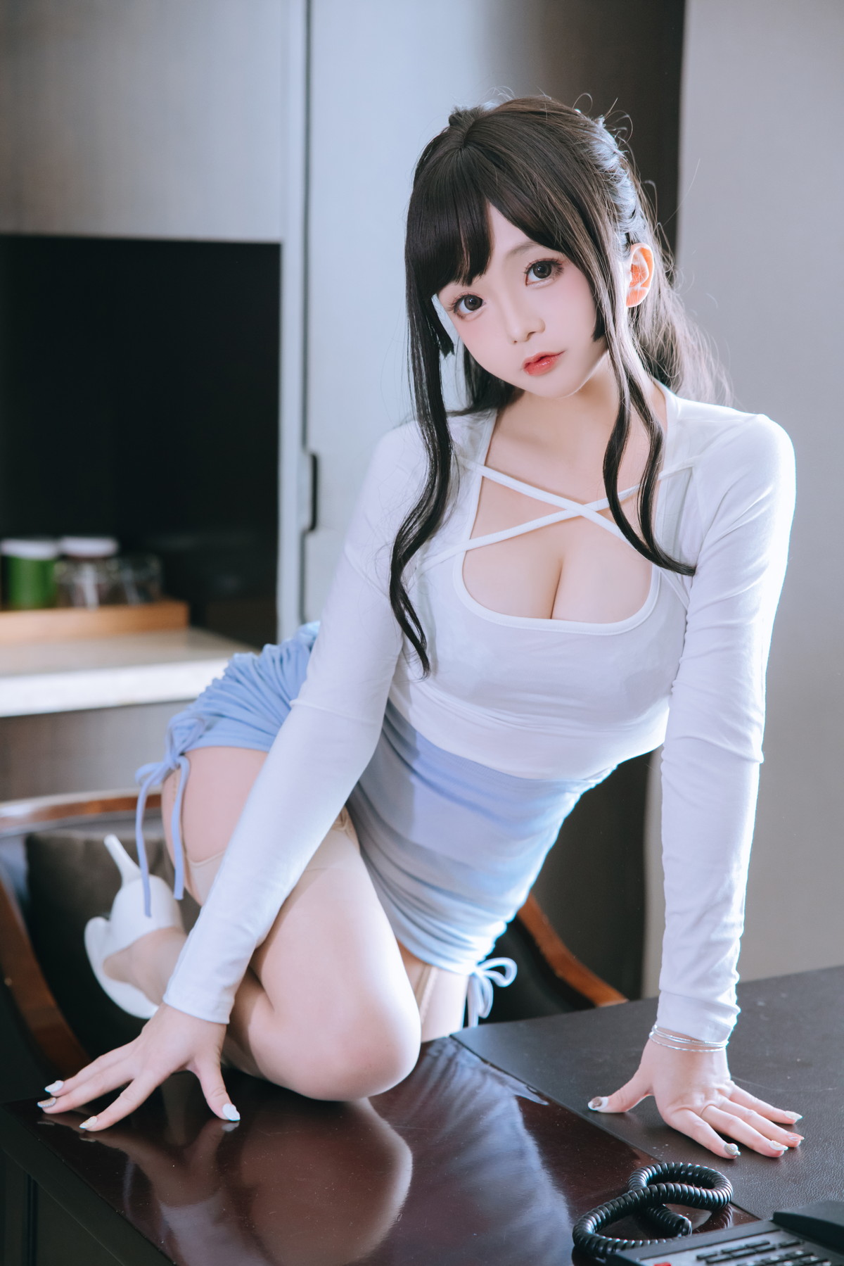 Xgyw.Net_Cosplay美女日奈娇私人秘书主题性感白上衣配蓝短裙肉丝吊袜秀丰满身材诱惑写真105P