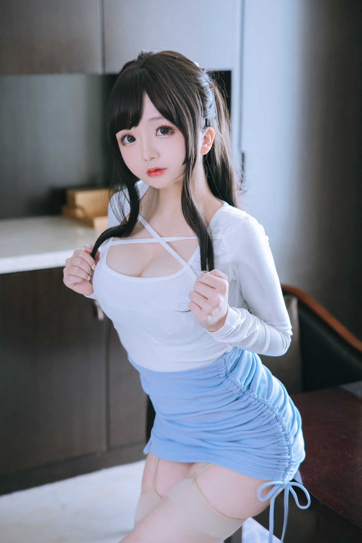 Xgyw.Net_Cosplay美女日奈娇私人秘书主题性感白上衣配蓝短裙肉丝吊袜秀丰满身材诱惑写真105P
