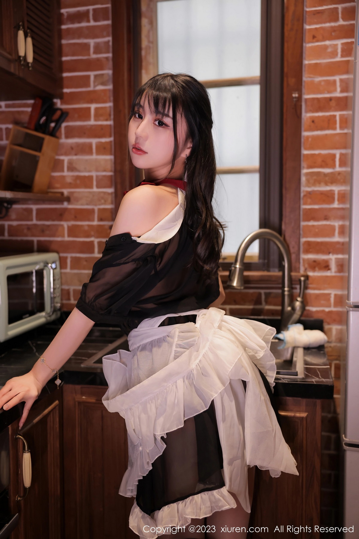Xgyw.Net_XiuRen第6310期_模特tina_甜仔性感真空女仆装配超薄灰丝袜秀凹凸身材诱惑写真62P