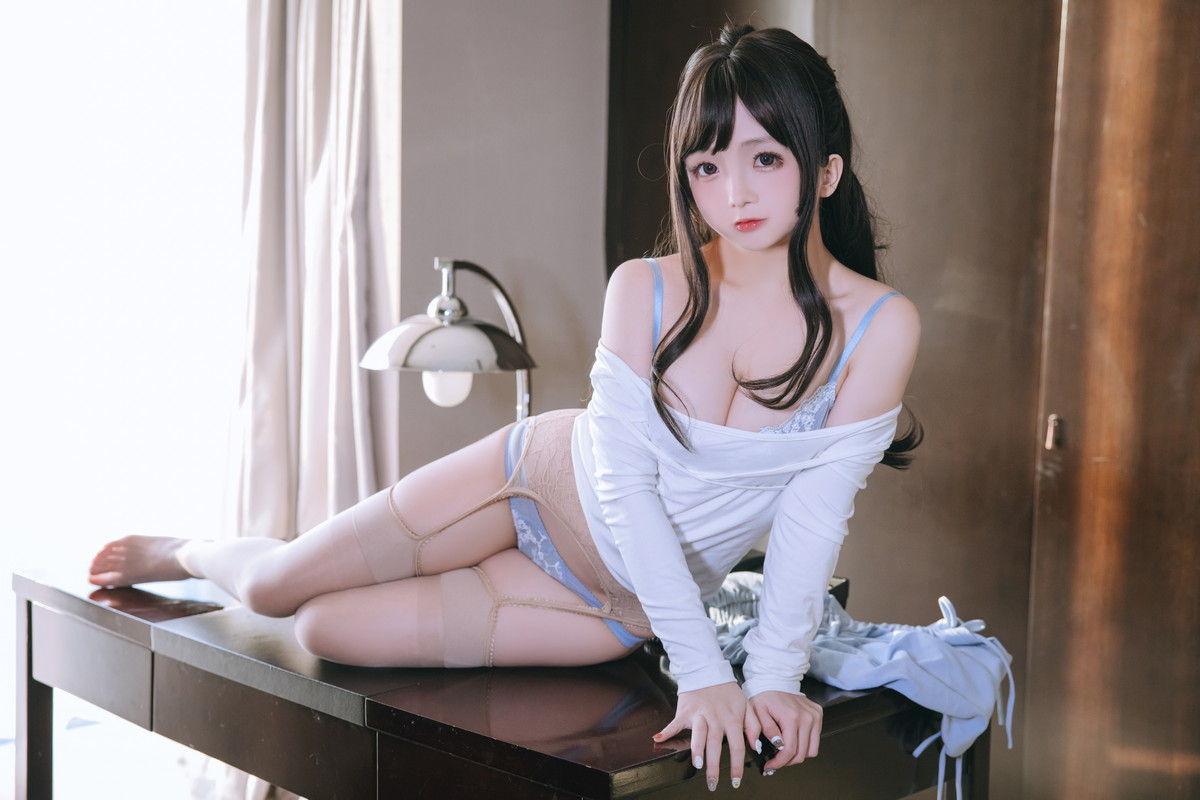 Xgyw.Net_Cosplay美女日奈娇私人秘书主题性感白上衣配蓝短裙肉丝吊袜秀丰满身材诱惑写真105P