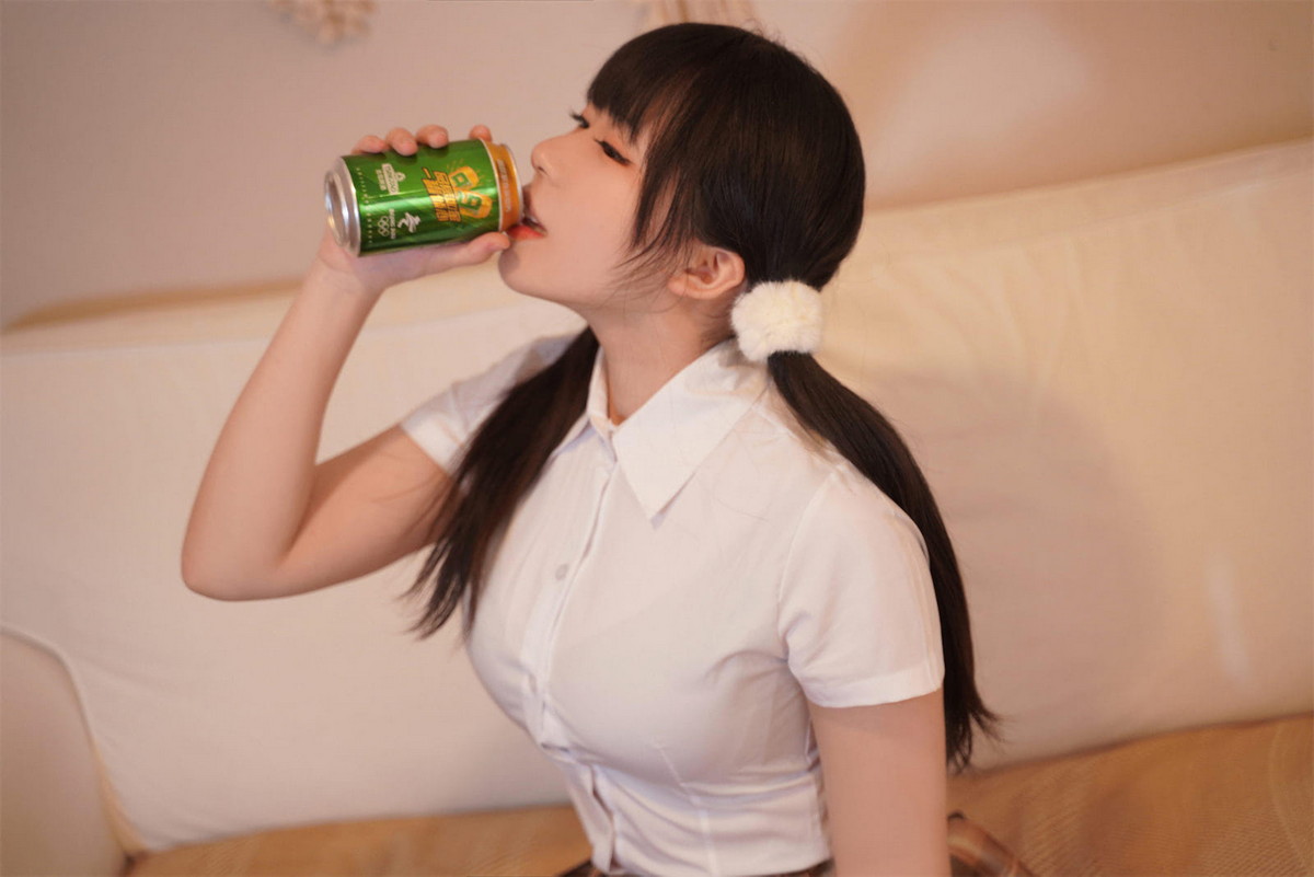 Xgyw.Net_微博美少女虎森森狗狗剧情主题半脱白衬衣露性感黑色内衣秀丰满身材诱惑写真95P
