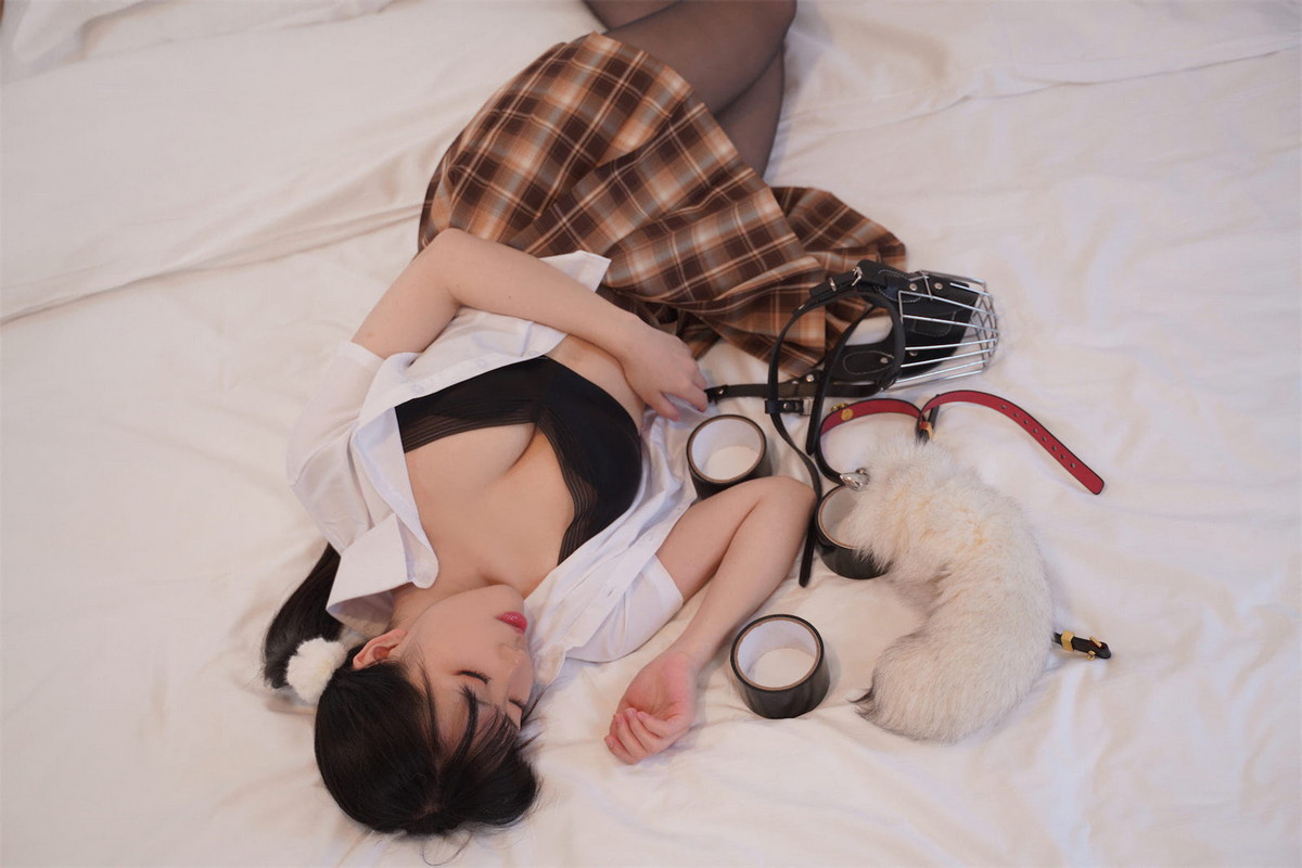 Xgyw.Net_微博美少女虎森森狗狗剧情主题半脱白衬衣露性感黑色内衣秀丰满身材诱惑写真95P