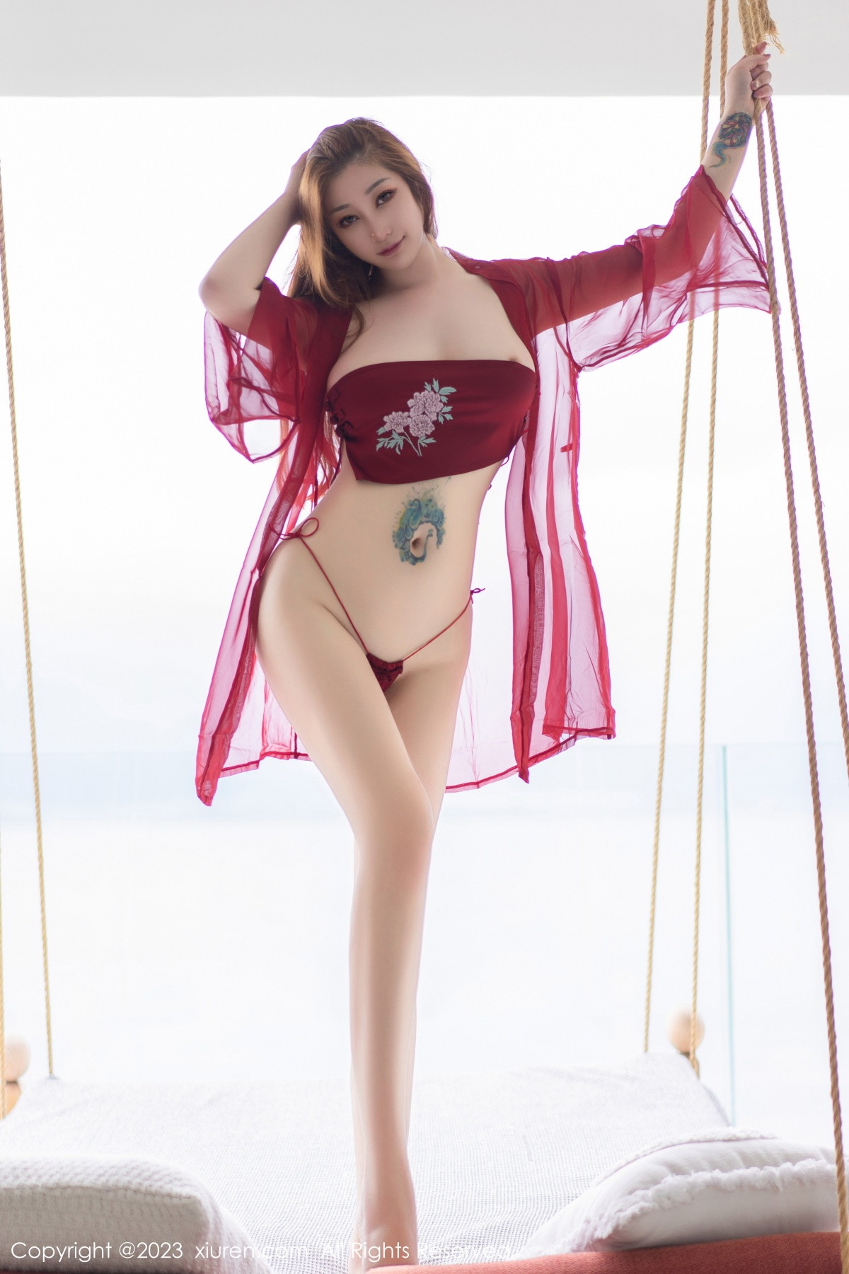 Xgyw.Net_XiuRen第6321期_女神妲己_Toxic大理旅拍性感红绿两套服饰秀丰腴美臀诱惑写真90P