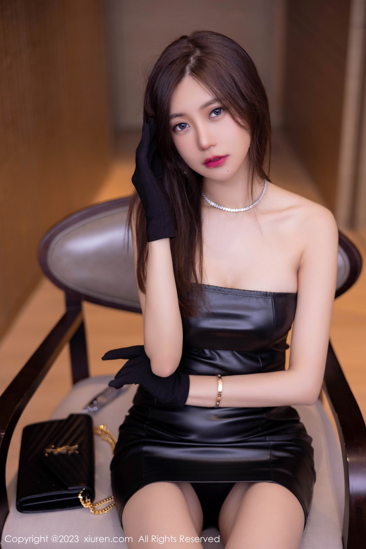 Xgyw.Net_XiuRen第6320期_女神绮里嘉ula性感黑色皮质连衣短裙半撩秀翘臀美腿诱惑写真87P