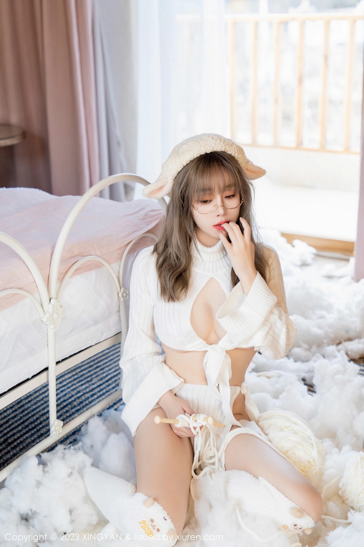 Xgyw.Net_[XINGYAN星颜社]VOL.175_女神王雨纯居家女友装扮性感白色真空服饰秀惹火身材诱惑写真80P
