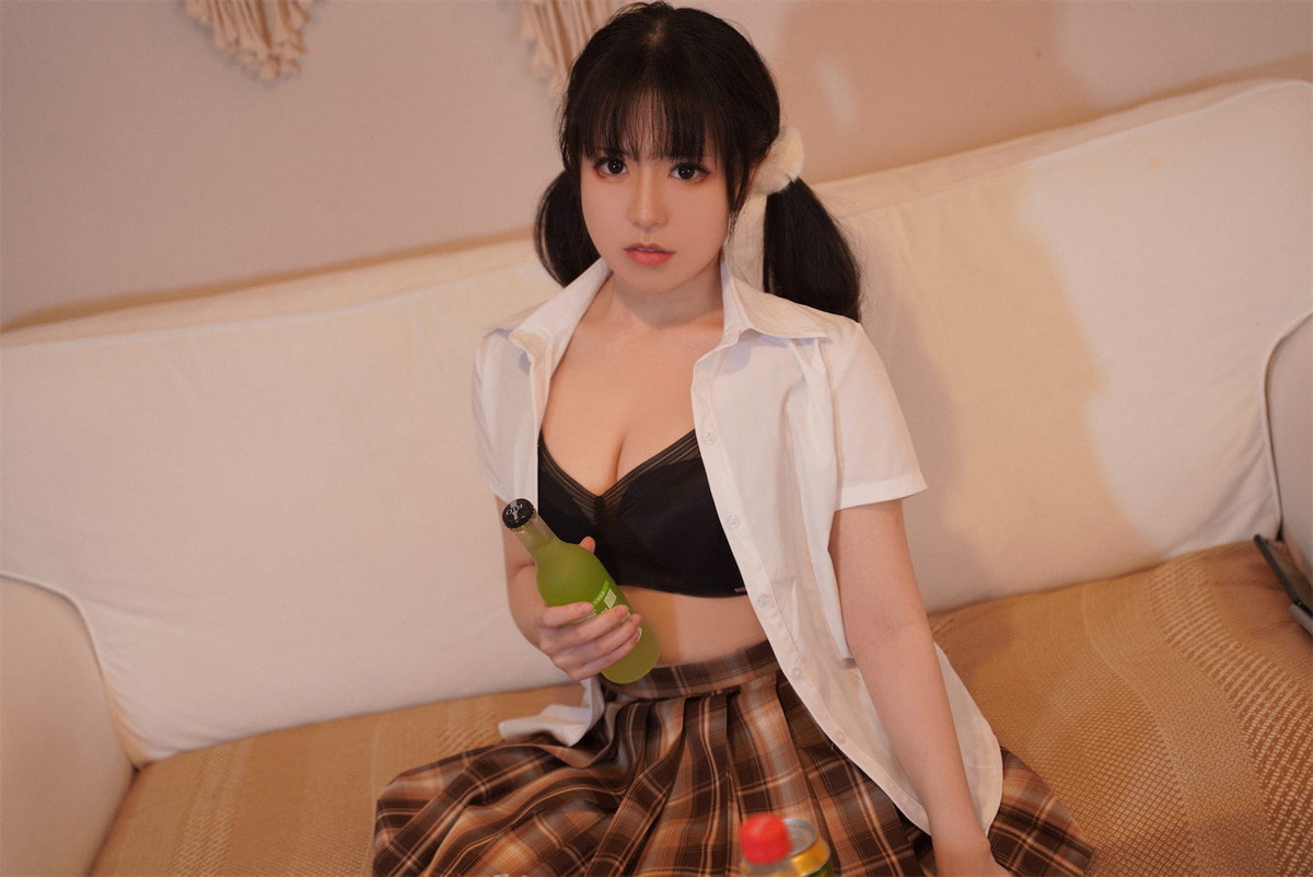 Xgyw.Net_微博美少女虎森森狗狗剧情主题半脱白衬衣露性感黑色内衣秀丰满身材诱惑写真95P