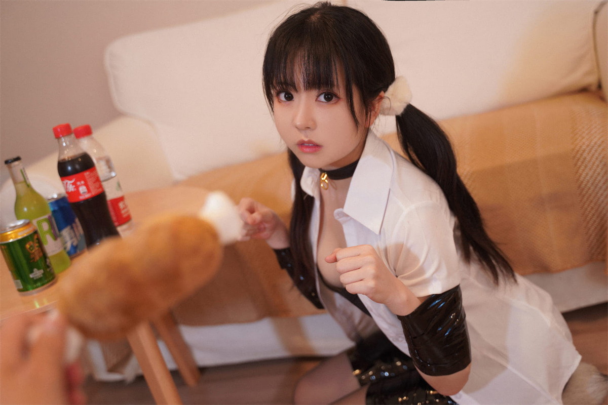 Xgyw.Net_微博美少女虎森森狗狗剧情主题半脱白衬衣露性感黑色内衣秀丰满身材诱惑写真95P