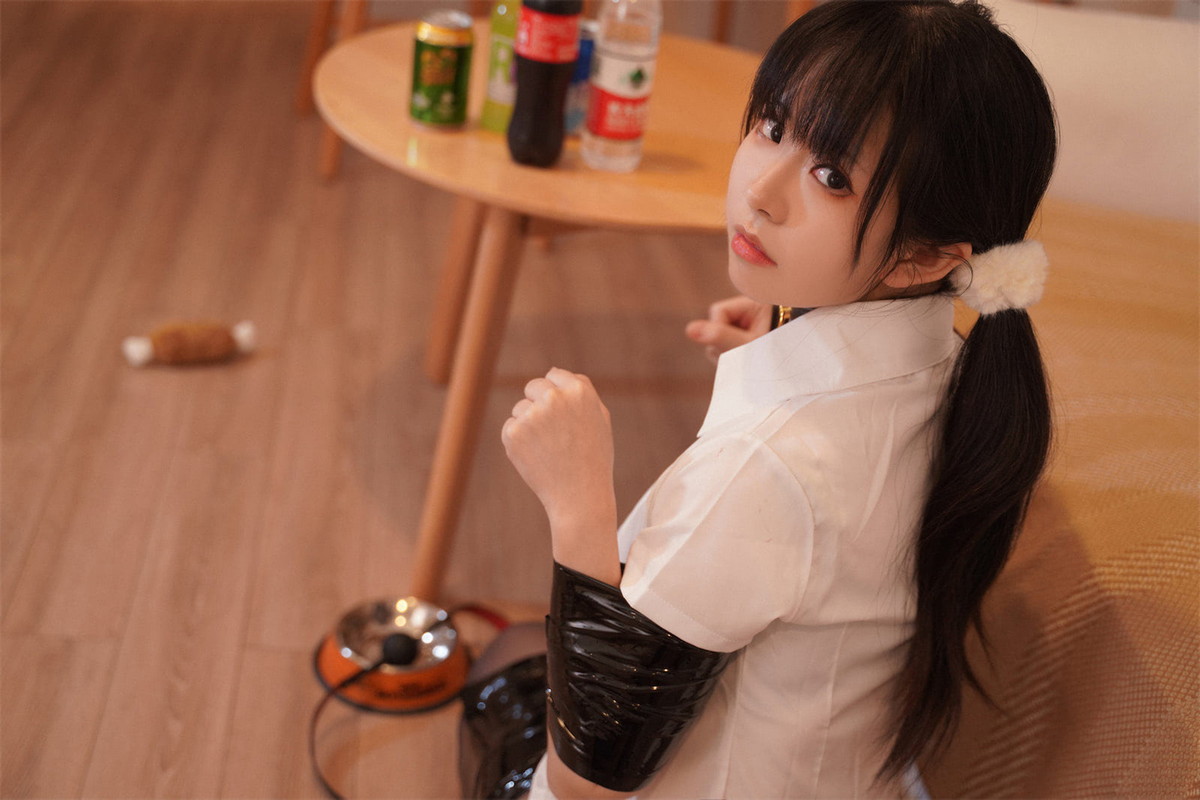 Xgyw.Net_微博美少女虎森森狗狗剧情主题半脱白衬衣露性感黑色内衣秀丰满身材诱惑写真95P