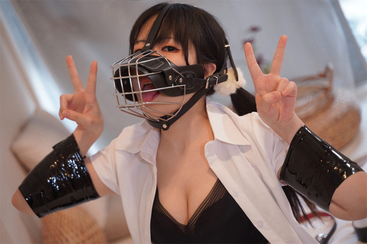 Xgyw.Net_微博美少女虎森森狗狗剧情主题半脱白衬衣露性感黑色内衣秀丰满身材诱惑写真95P