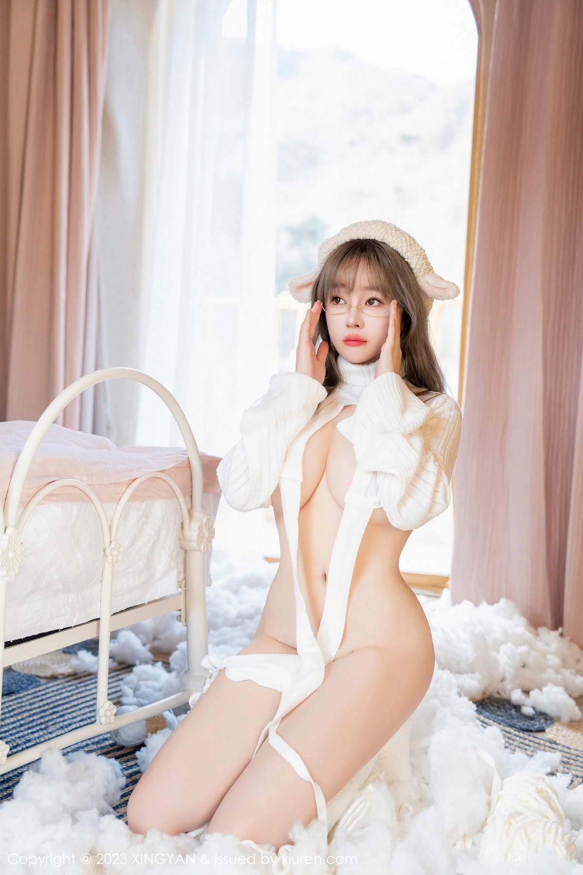 Xgyw.Net_[XINGYAN星颜社]VOL.175_女神王雨纯居家女友装扮性感白色真空服饰秀惹火身材诱惑写真80P