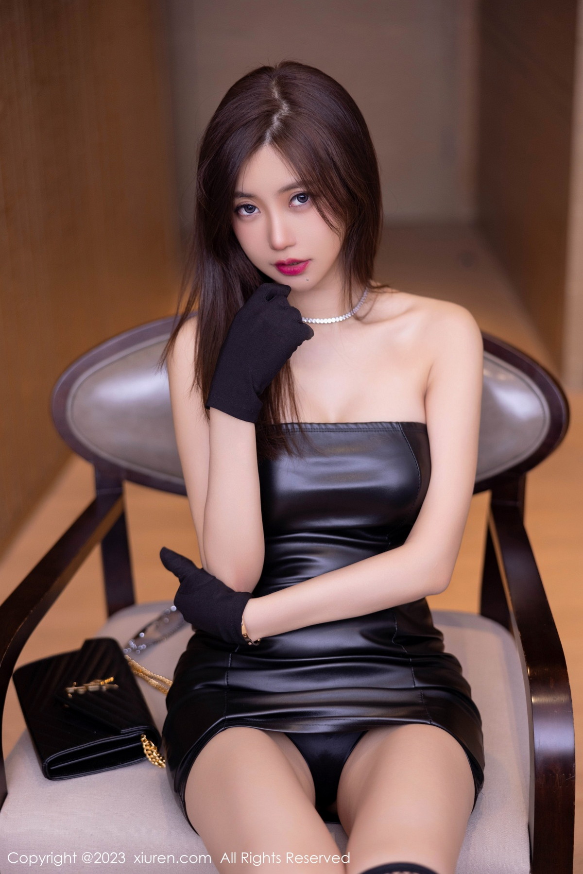 Xgyw.Net_XiuRen第6320期_女神绮里嘉ula性感黑色皮质连衣短裙半撩秀翘臀美腿诱惑写真87P