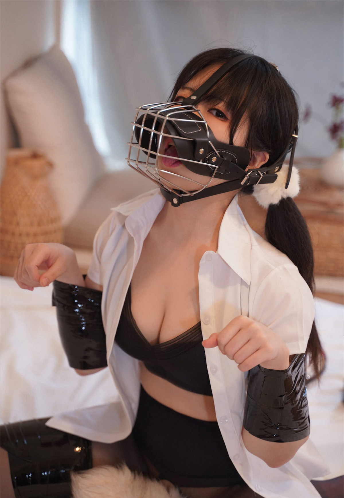 Xgyw.Net_微博美少女虎森森狗狗剧情主题半脱白衬衣露性感黑色内衣秀丰满身材诱惑写真95P