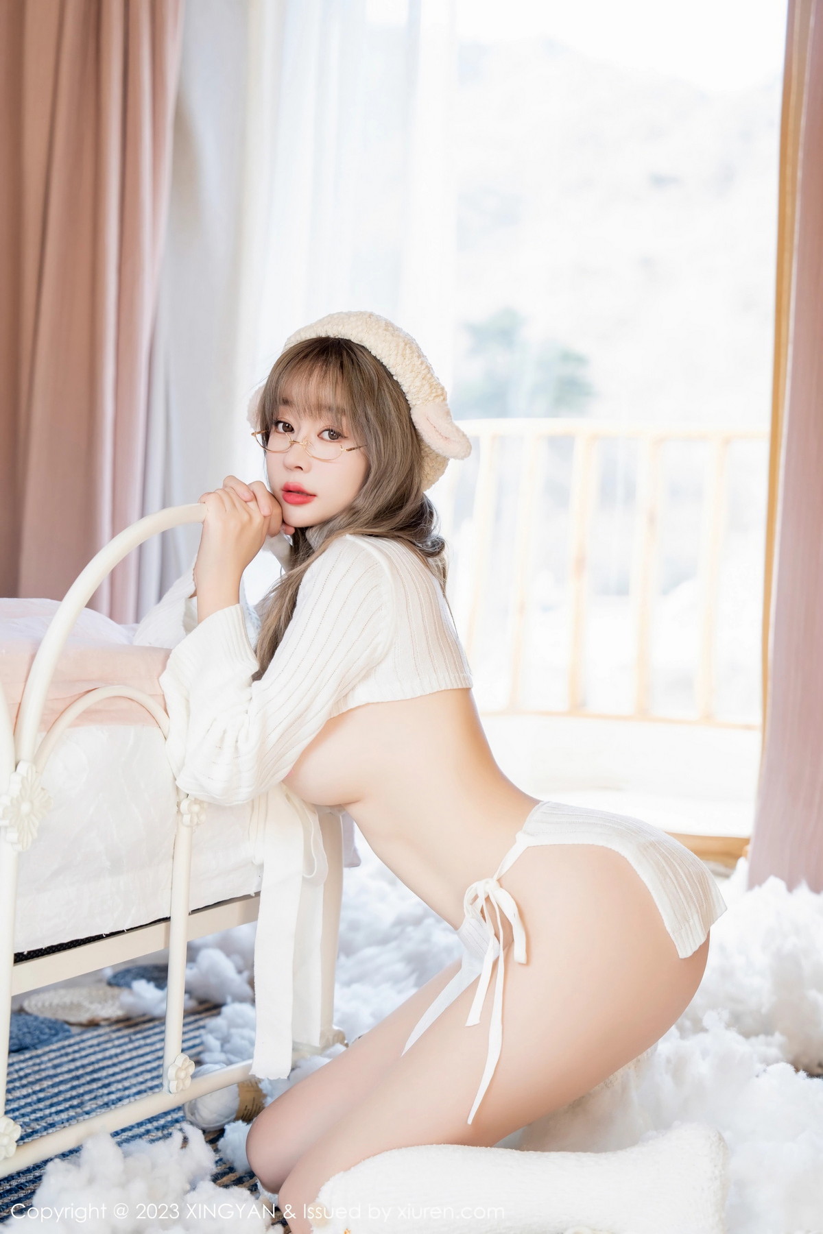 Xgyw.Net_[XINGYAN星颜社]VOL.175_女神王雨纯居家女友装扮性感白色真空服饰秀惹火身材诱惑写真80P