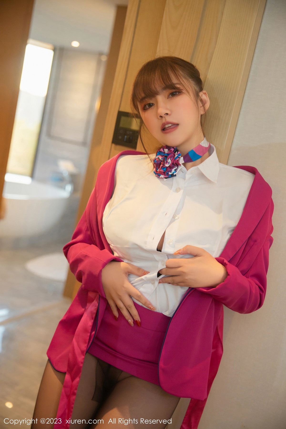Xgyw.Net_XiuRen第6318期_模特张思允Nice脱玫红空姐制服露蕾丝内衣配无内黑丝诱惑写真81P