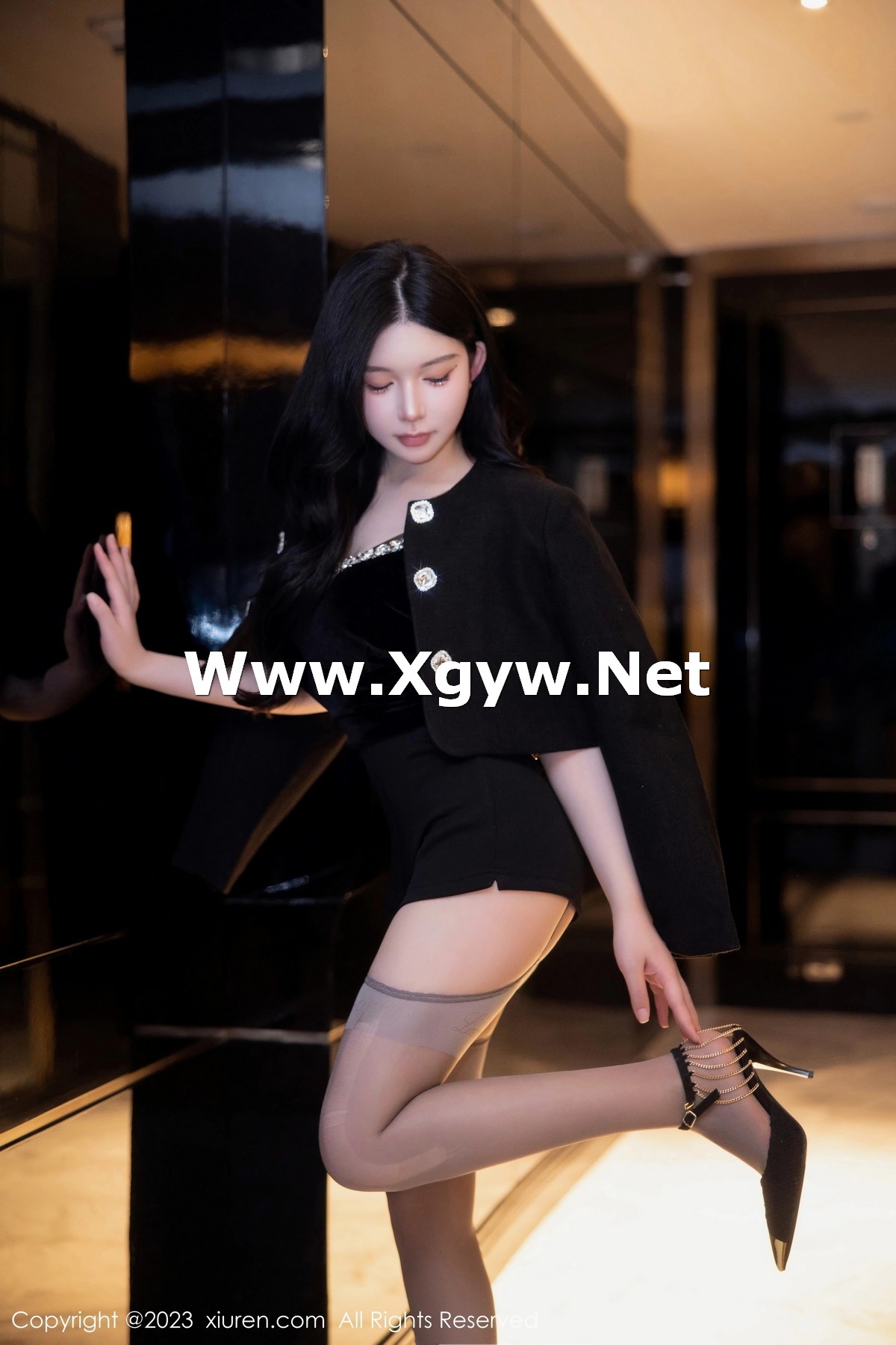 Xgyw.Net_XiuRen第6317期_模特林珊珊黑色吊带短裙露轻透花色蕾丝情趣内衣撩人诱惑写真105P