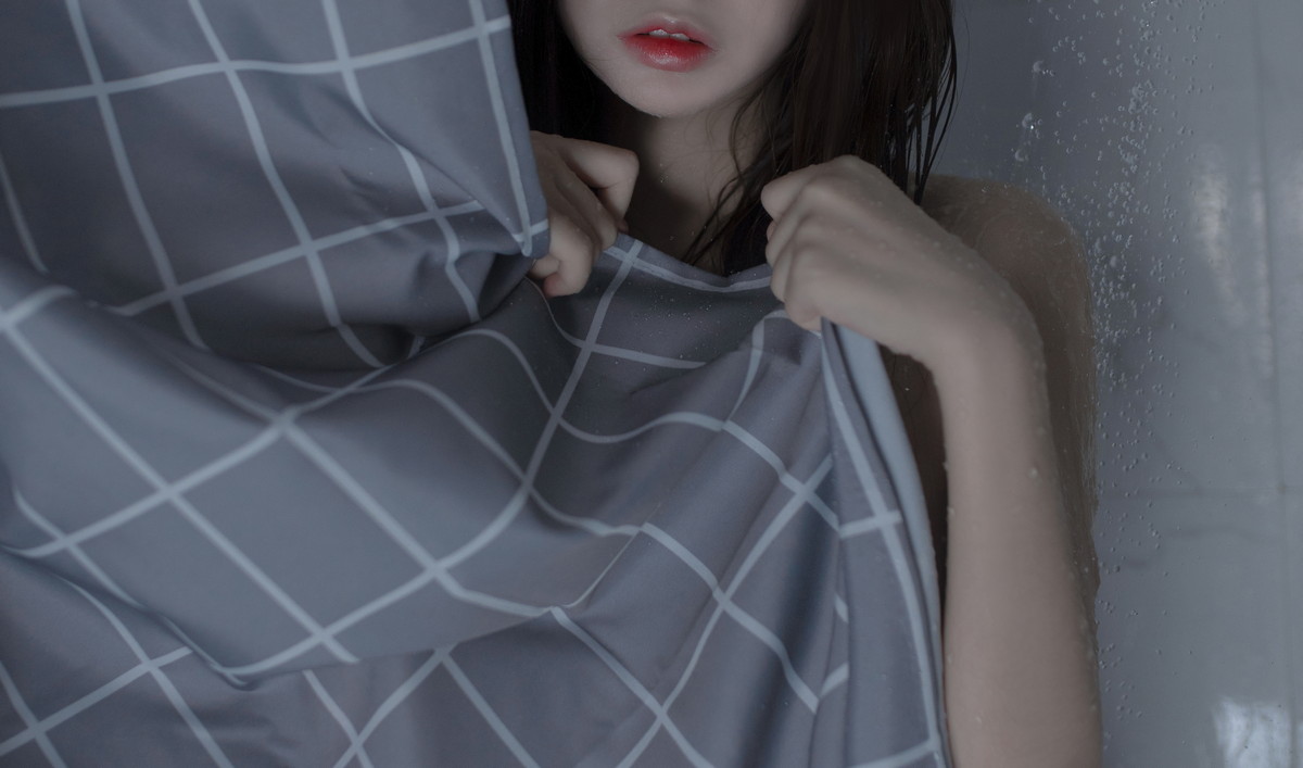 Xgyw.Net_网络美女疯猫ss思绪之浴室主题私房浴室半脱露曼妙身姿湿身撩人诱惑写真30P