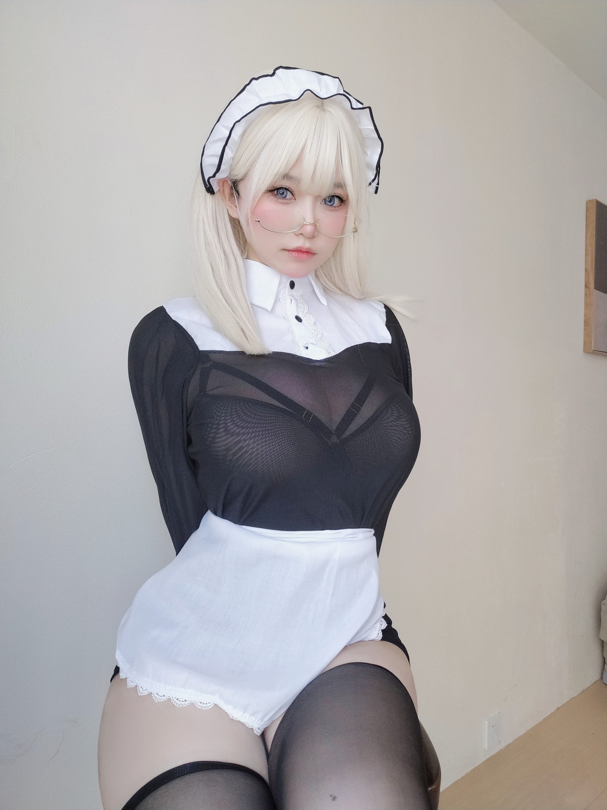 Xgyw.Net_Coser妹子女主K主人的女仆主题脱黑色薄透女仆装露豪乳翘臀完美诱惑写真69P