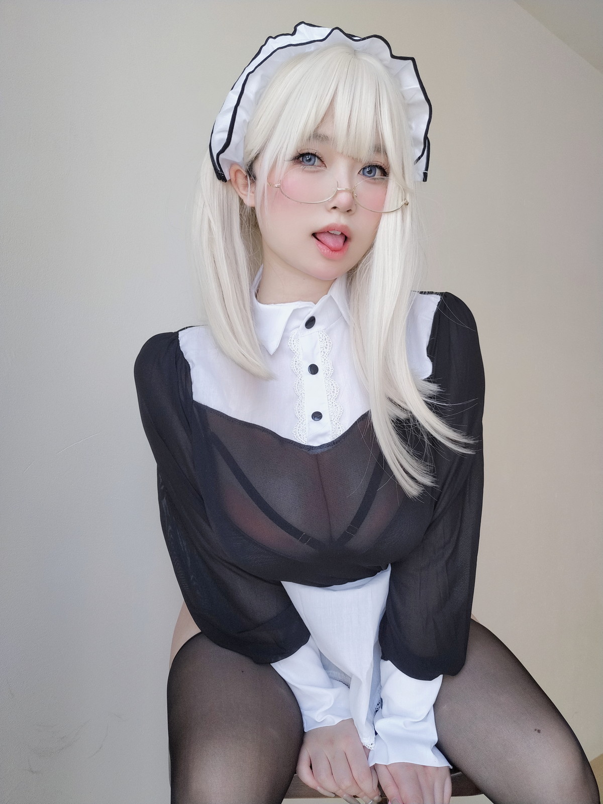 Xgyw.Net_Coser妹子女主K主人的女仆主题脱黑色薄透女仆装露豪乳翘臀完美诱惑写真69P