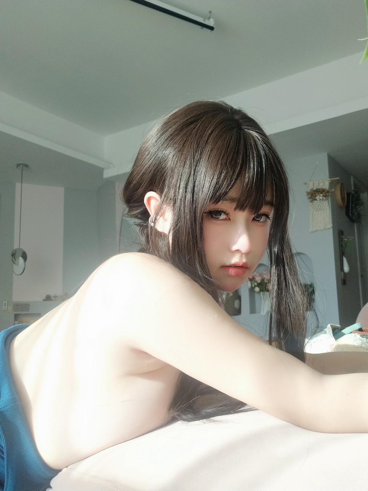 Xgyw.Net_Coser妹子女主K乘凉的姐姐主题私房性感蓝色低胸吊带裙秀傲人豪乳诱惑写真92P