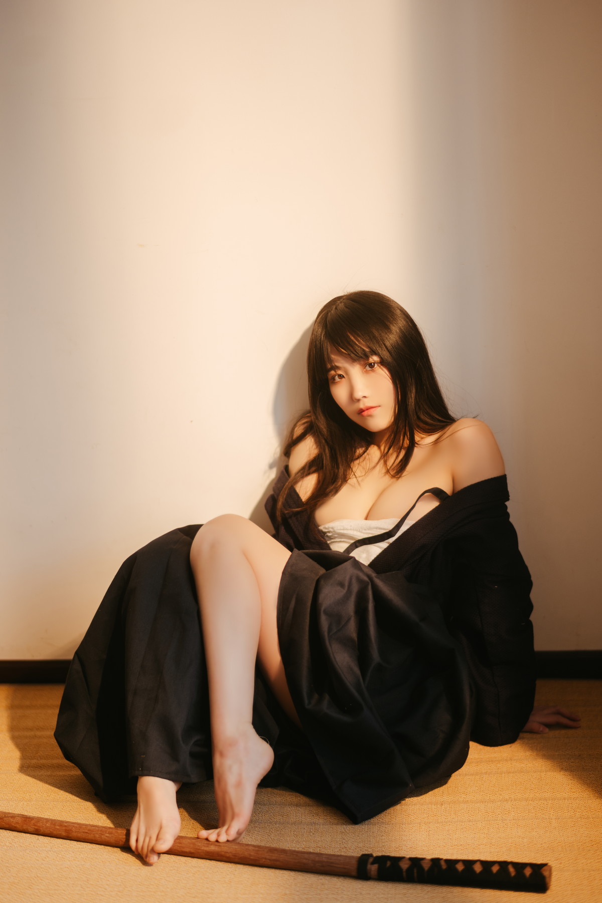 Xgyw.Net_网络美女汪知子最后的武士主题性感黑色美女武士服半脱露白色内衣撩人诱惑写真40P