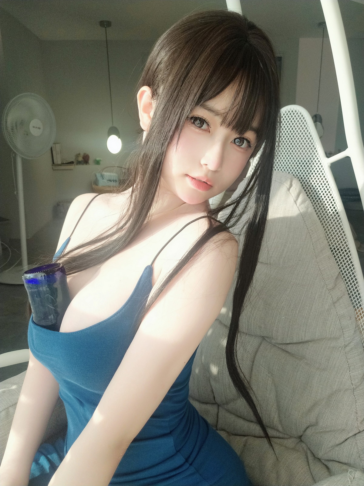 Xgyw.Net_Coser妹子女主K乘凉的姐姐主题私房性感蓝色低胸吊带裙秀傲人豪乳诱惑写真92P