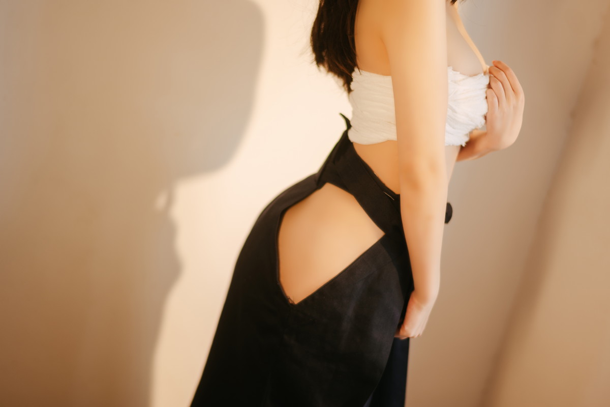 Xgyw.Net_网络美女汪知子最后的武士主题性感黑色美女武士服半脱露白色内衣撩人诱惑写真40P