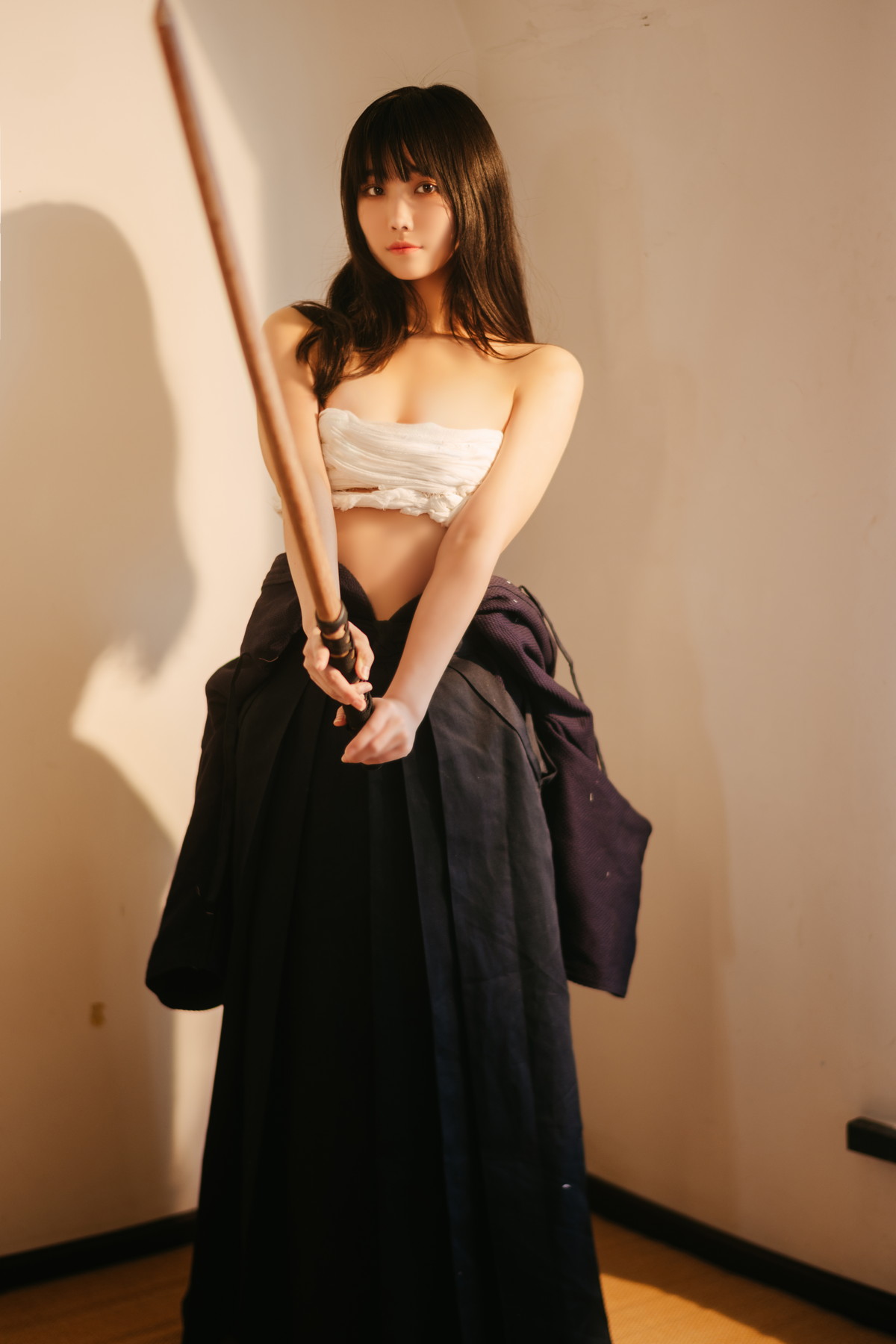 Xgyw.Net_网络美女汪知子最后的武士主题性感黑色美女武士服半脱露白色内衣撩人诱惑写真40P