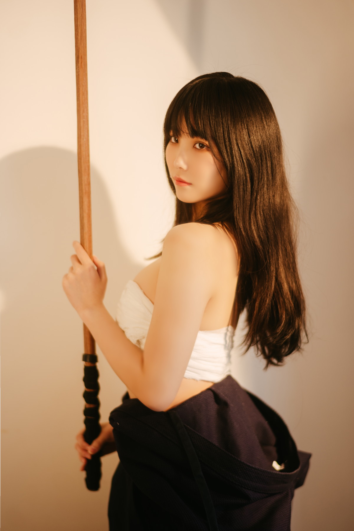Xgyw.Net_网络美女汪知子最后的武士主题性感黑色美女武士服半脱露白色内衣撩人诱惑写真40P
