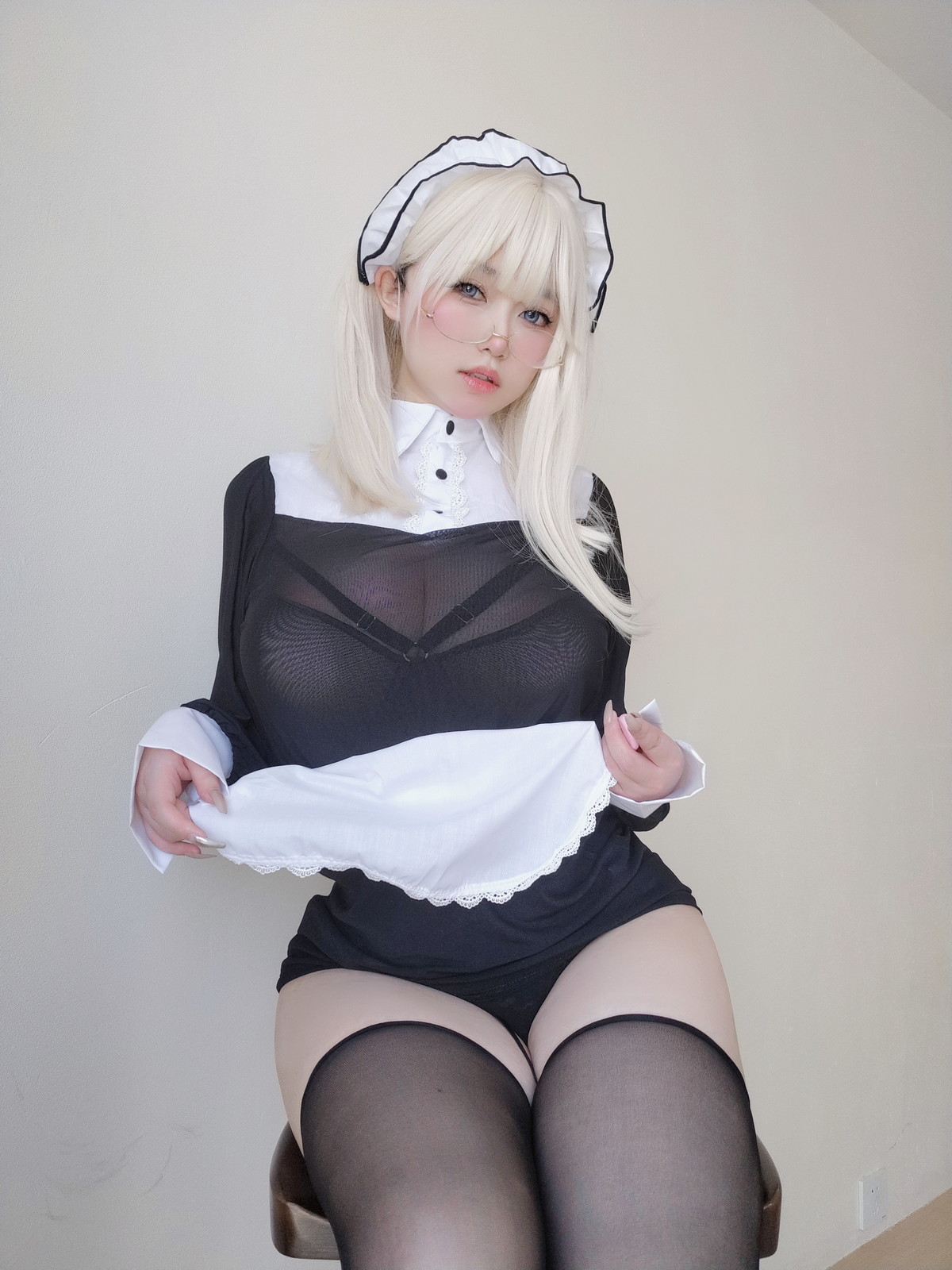 Xgyw.Net_Coser妹子女主K主人的女仆主题脱黑色薄透女仆装露豪乳翘臀完美诱惑写真69P