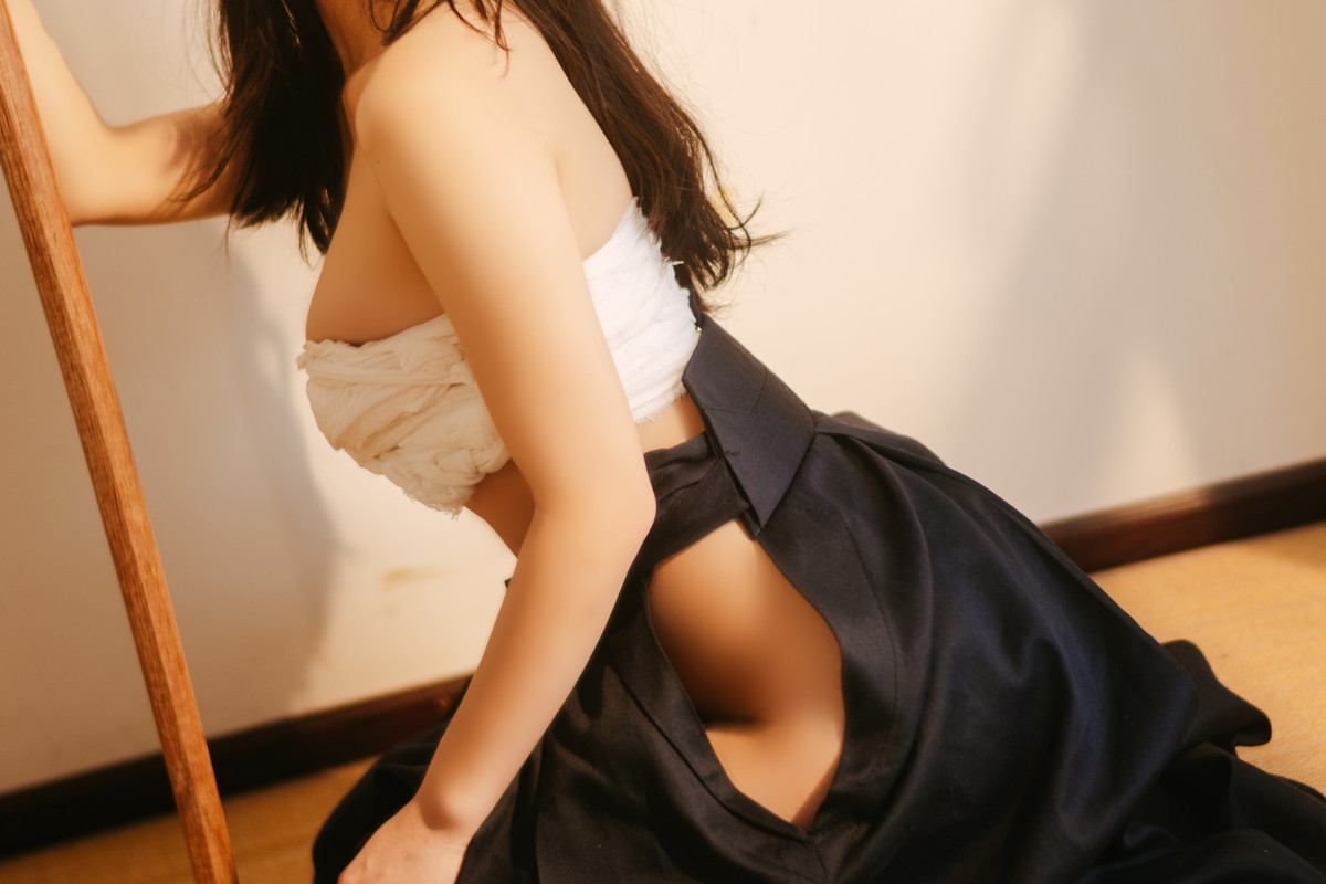 Xgyw.Net_网络美女汪知子最后的武士主题性感黑色美女武士服半脱露白色内衣撩人诱惑写真40P