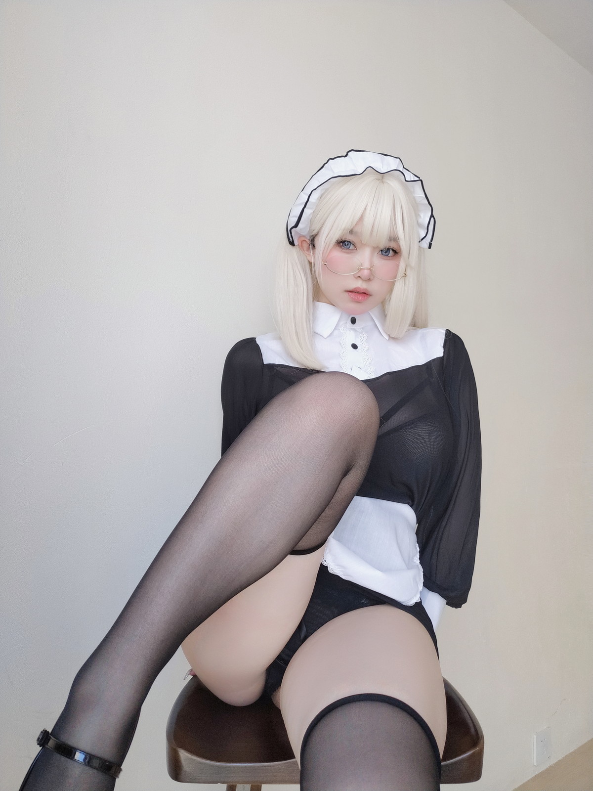 Xgyw.Net_Coser妹子女主K主人的女仆主题脱黑色薄透女仆装露豪乳翘臀完美诱惑写真69P