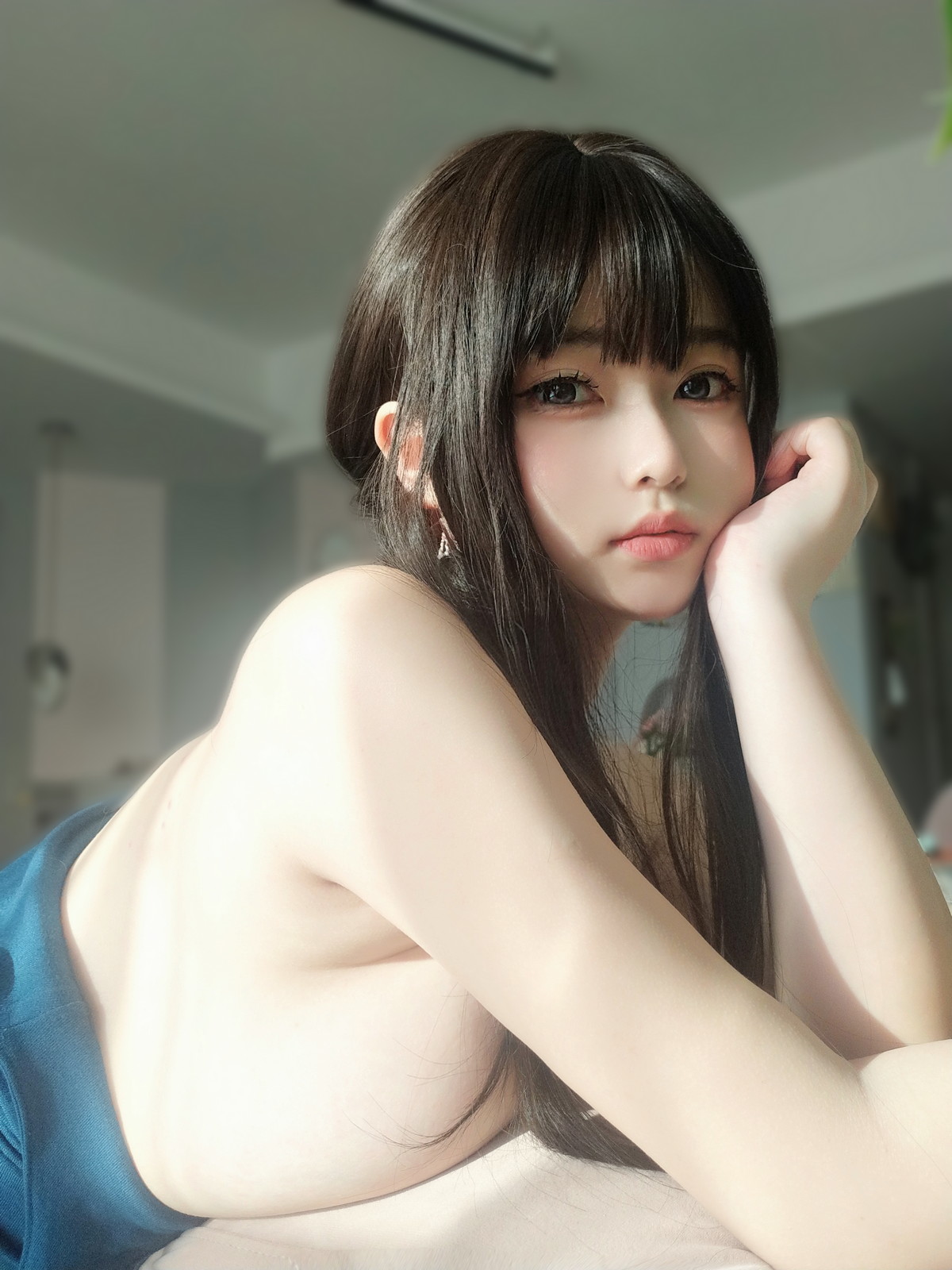 Xgyw.Net_Coser妹子女主K乘凉的姐姐主题私房性感蓝色低胸吊带裙秀傲人豪乳诱惑写真92P