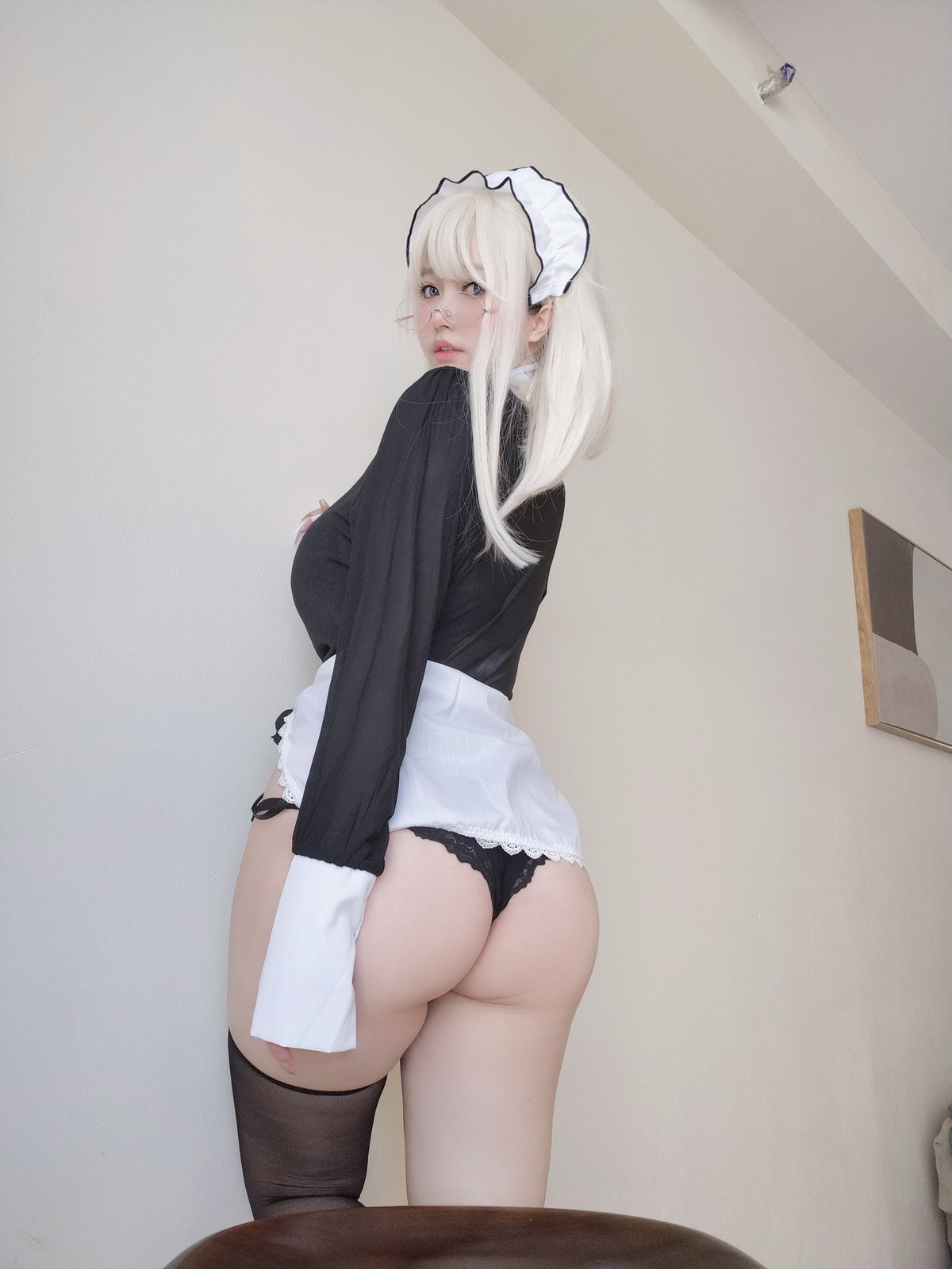 Xgyw.Net_Coser妹子女主K主人的女仆主题脱黑色薄透女仆装露豪乳翘臀完美诱惑写真69P