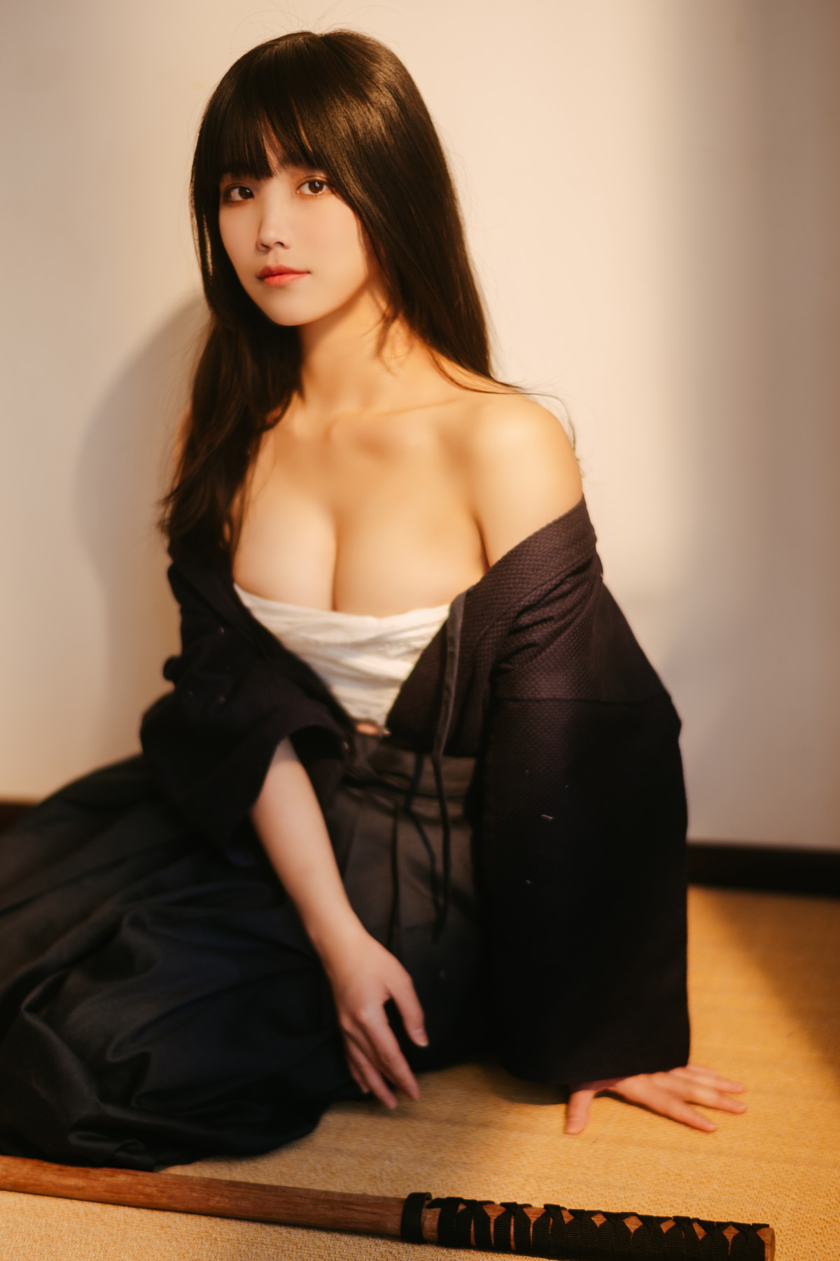 Xgyw.Net_网络美女汪知子最后的武士主题性感黑色美女武士服半脱露白色内衣撩人诱惑写真40P