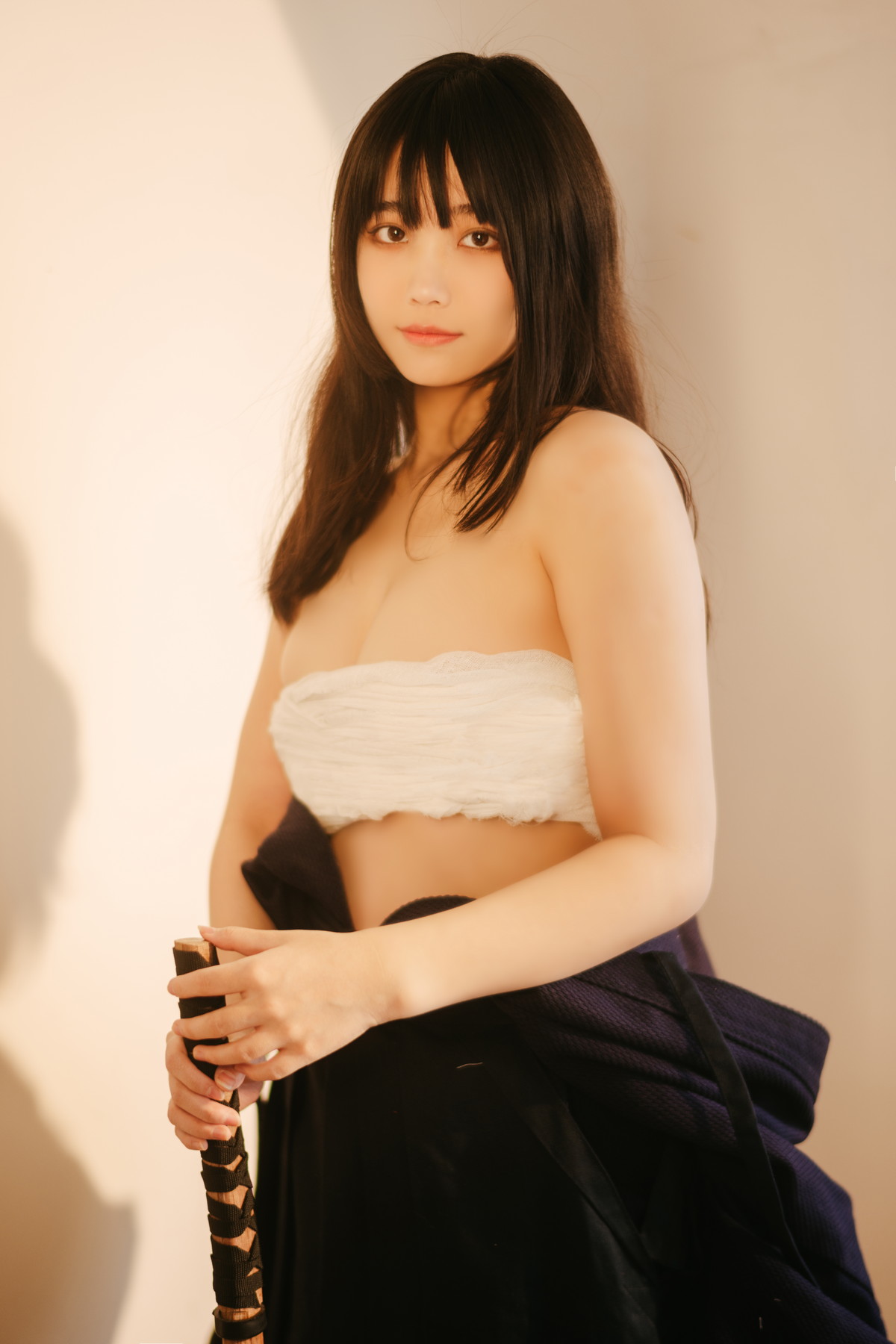 Xgyw.Net_网络美女汪知子最后的武士主题性感黑色美女武士服半脱露白色内衣撩人诱惑写真40P