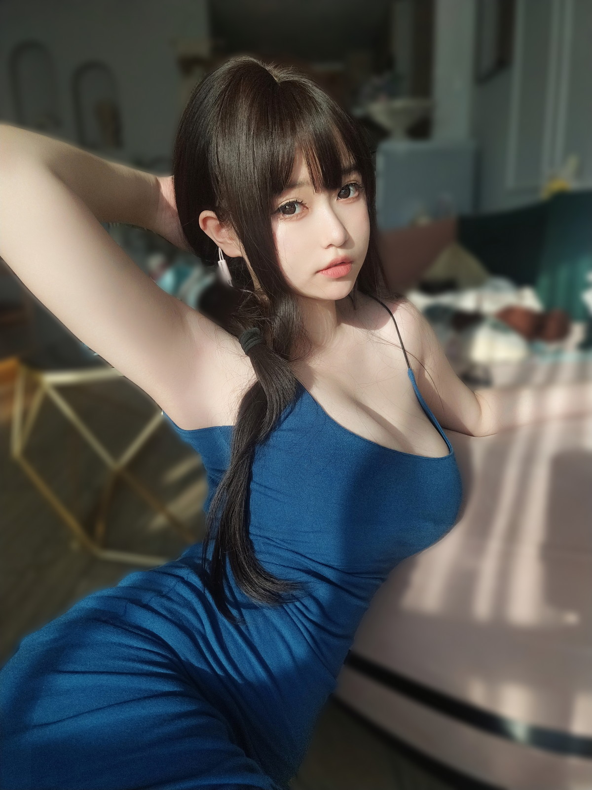 Xgyw.Net_Coser妹子女主K乘凉的姐姐主题私房性感蓝色低胸吊带裙秀傲人豪乳诱惑写真92P